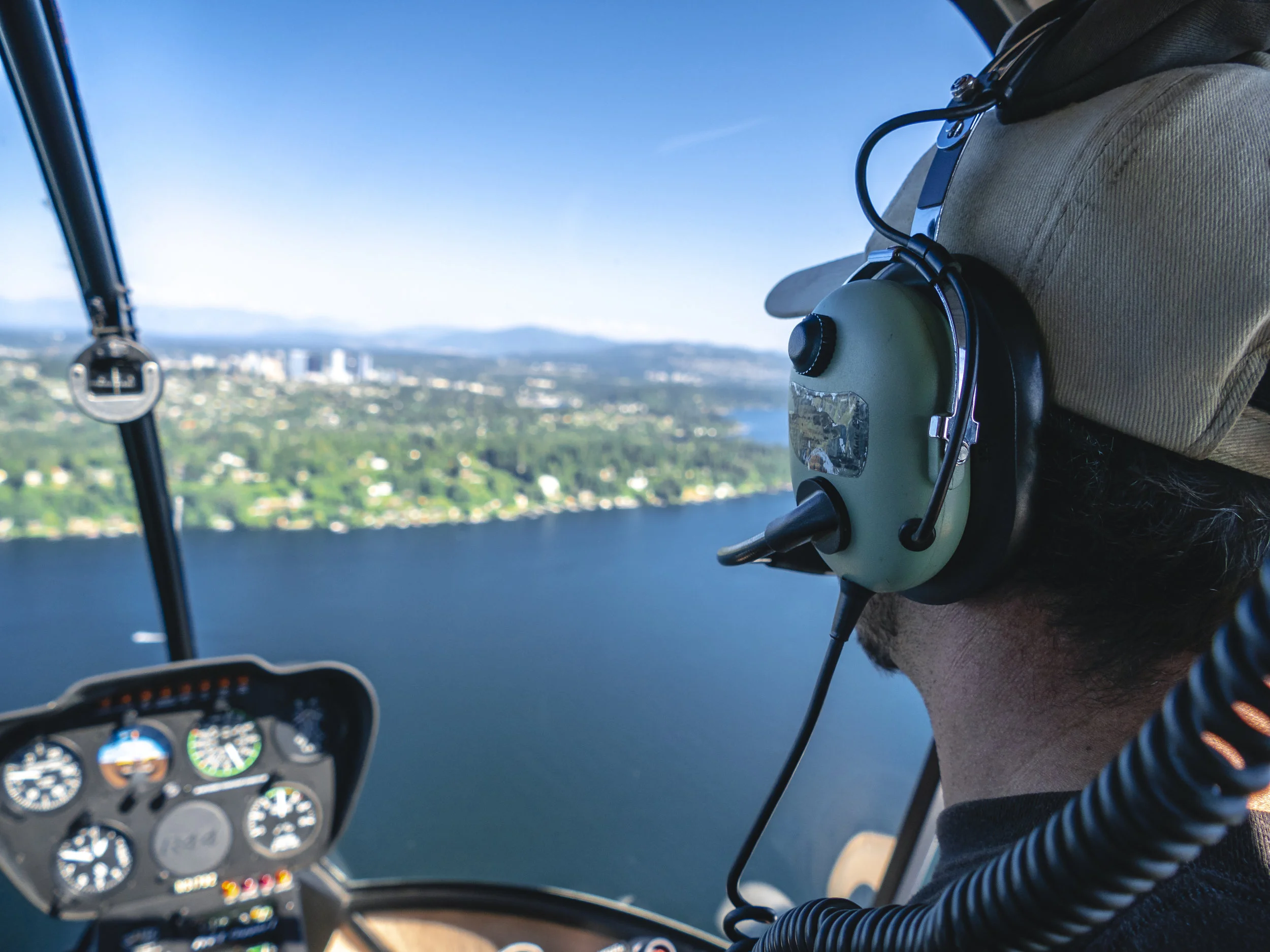 Helicopter_Pilot_Over_the_Shoulder_View_Flying_Above_Water.jpg