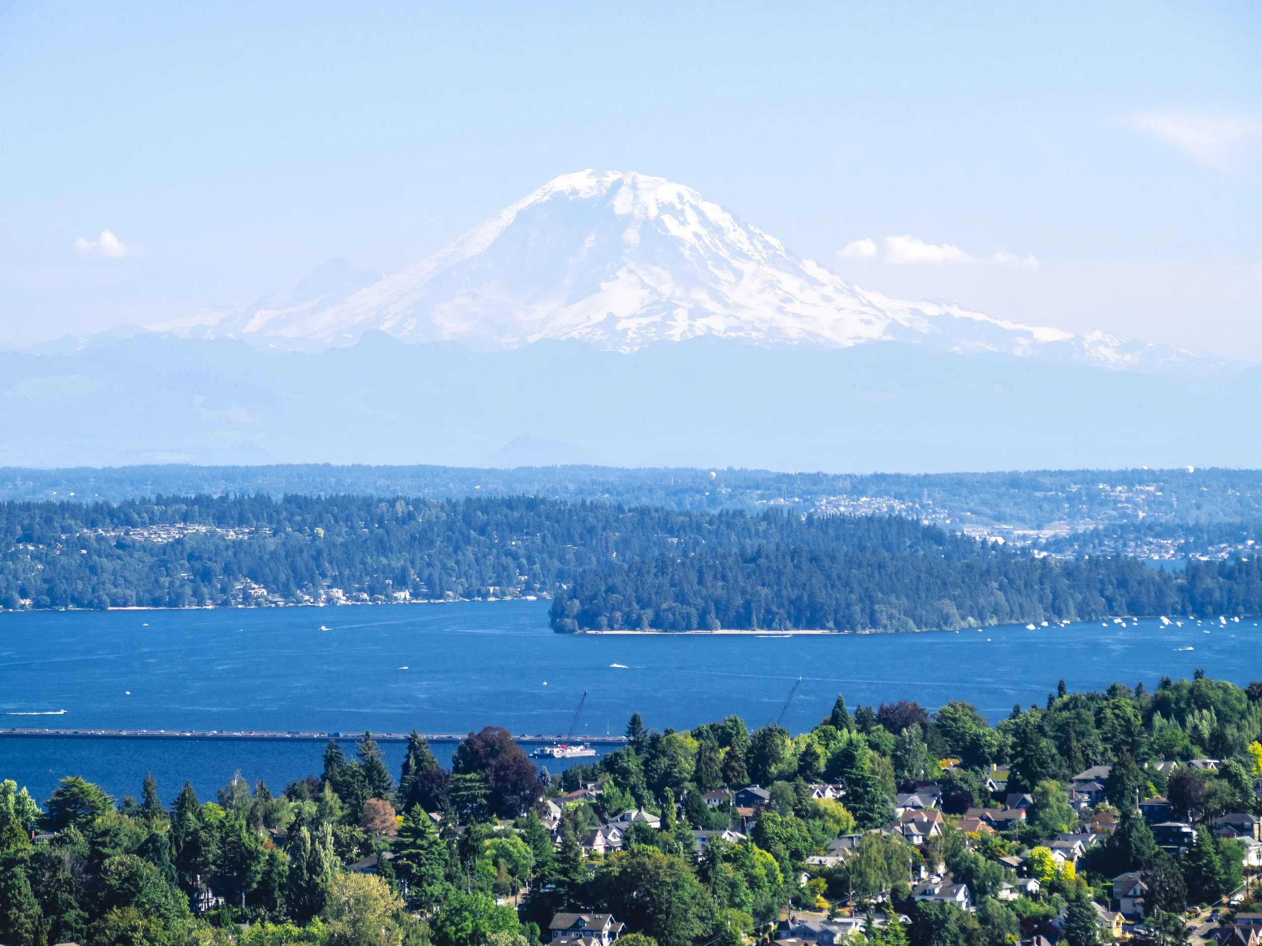 Mt_Rainier_Over_Lake_Washington_Sunny_Day_Aerial.jpg