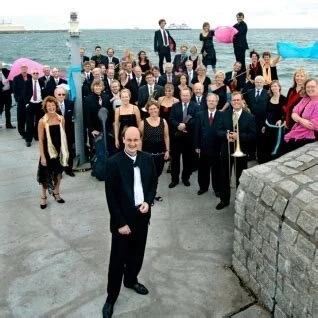 DANS SON ET BARN (world premiere)