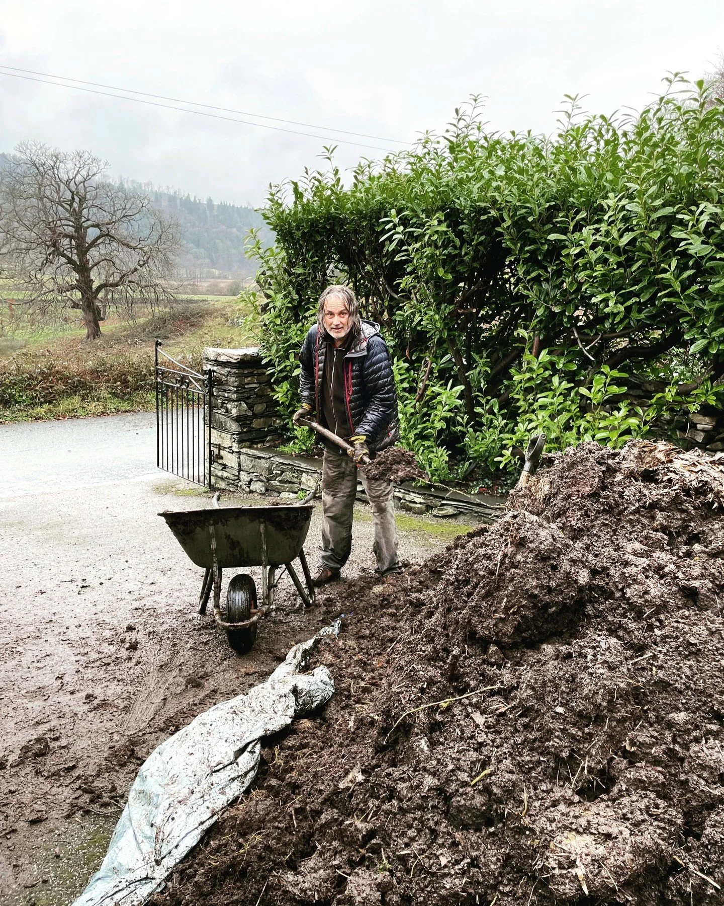 For international soil day.

#composersdoingnormalshit (literally)

#internationalsoilday 
#composerlife
#behindthemusic
#musicandnature
#ecomusic 
#composersedition

For more behind this story (and many others) support me on Music Patron
#musicpatro