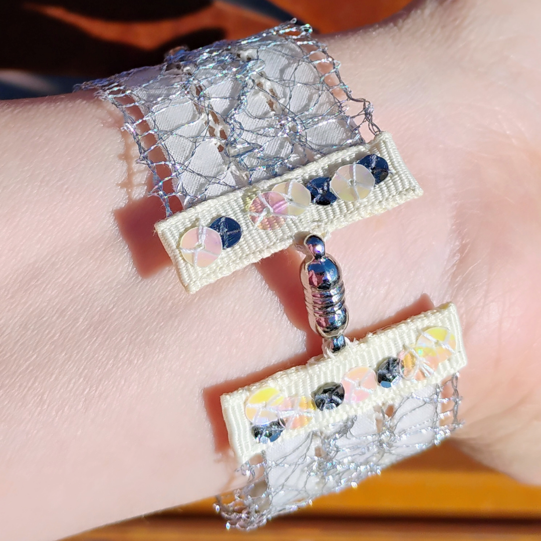 silvered cream closure.png