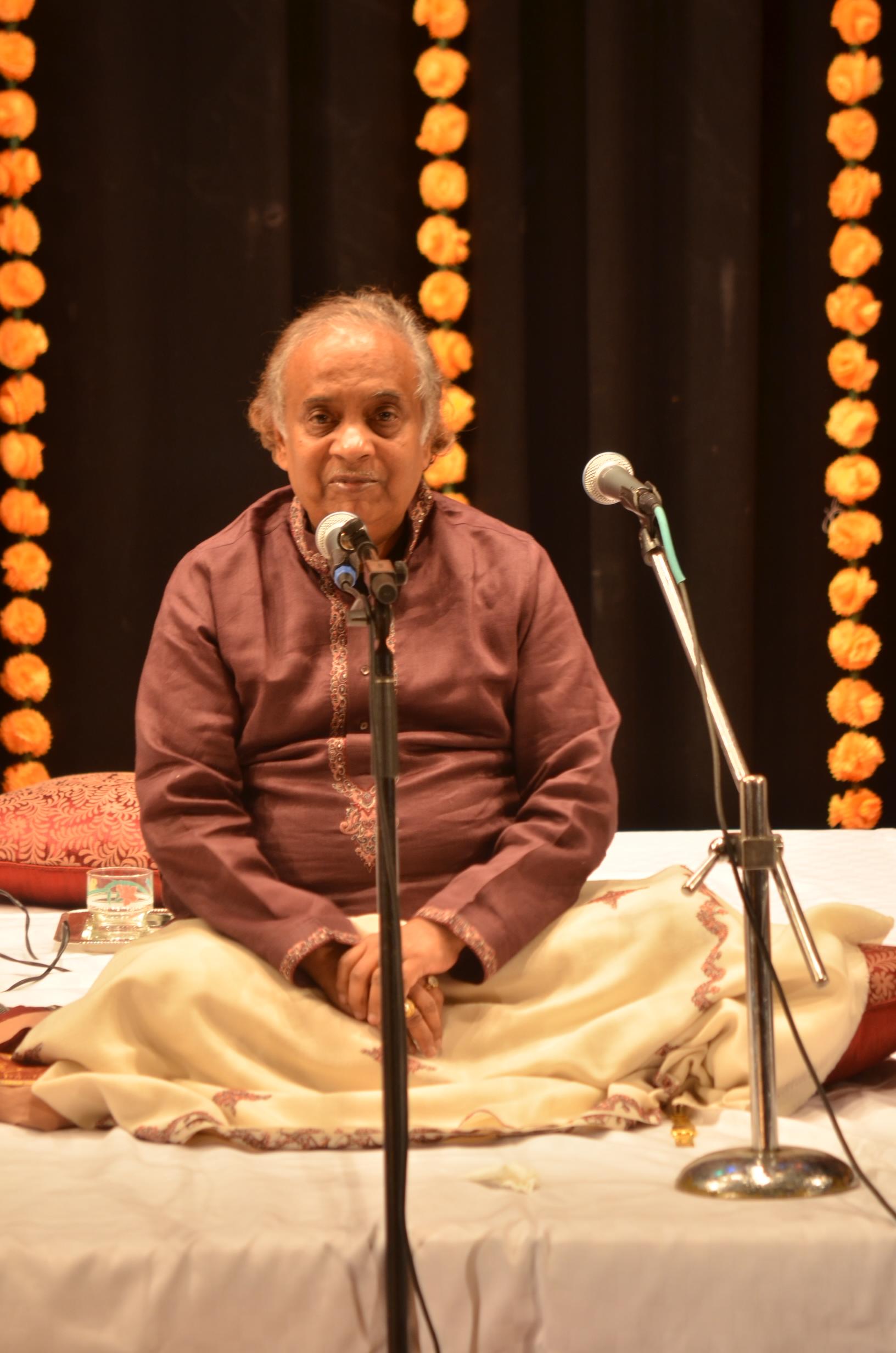 Pt. Ajay Pohankar starting the concert.jpg