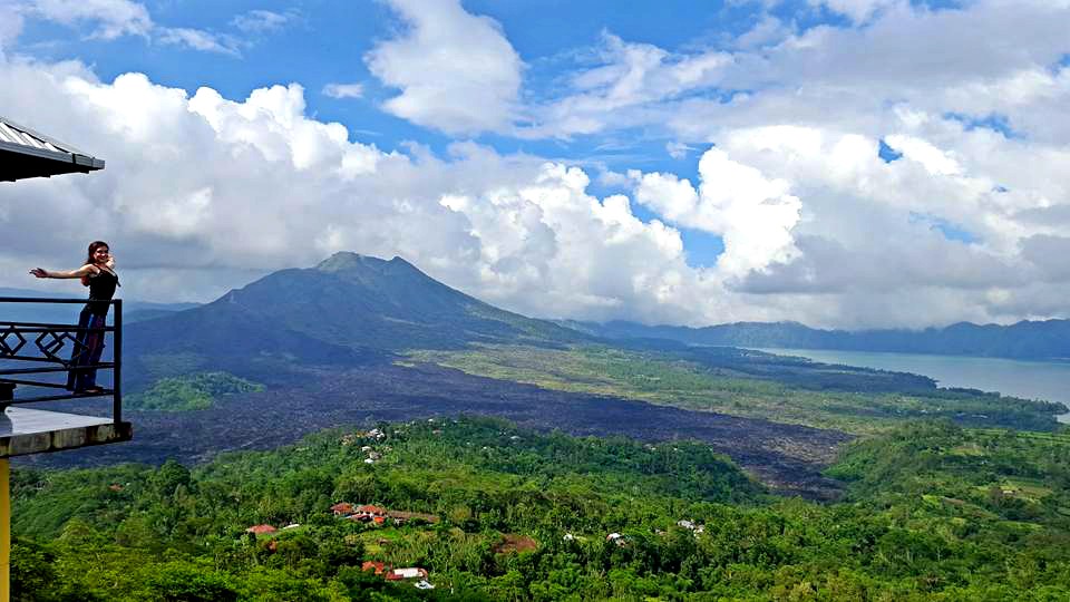 kintamani volcano open arms.jpg