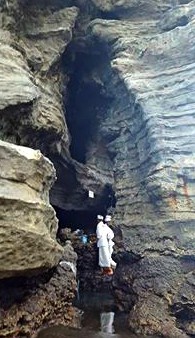 tanah lot holy spring.jpg