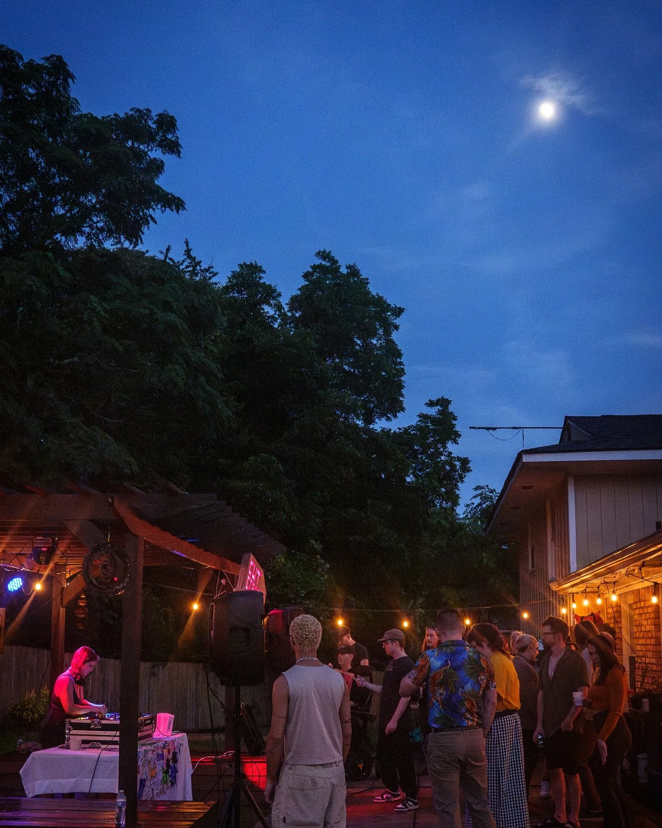 Much love to everyone who emerged undeterred by the sudden weather Saturday. It was a delight relishing the night air together. Thank you to our esteemed guest @misdiagnose for facilitating the wavelength, and a special thanks to @maxefresh, @keriker