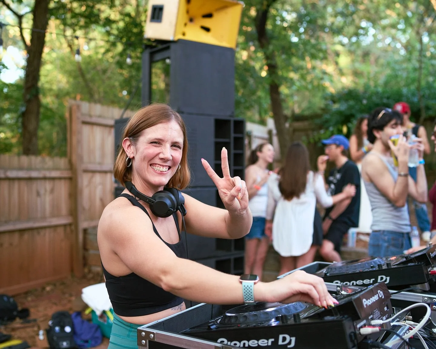 Y&rsquo;all knocked that out of the strutosphere! 

Thank you for making this House in the Yard an unforgettable part of @eavstrut. Shout out to the @cutcornersatl &amp; @vlsc crews for always putting their hearts into these events: @antiquarian_atl,