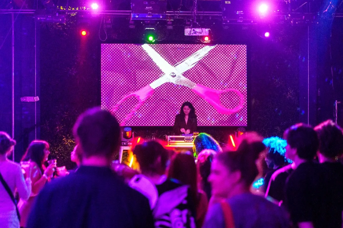 Happy birthday to us! Thanks for making our 2 Year the specialest Cut Corners yet. Special shouts to @ysheso____ @bad_chroma @potentflora @valentina.vidali @amarisgamez @hannamiddphotos @thomasformanjr @luvlivdie and @thegardenclubwildheaven for blow