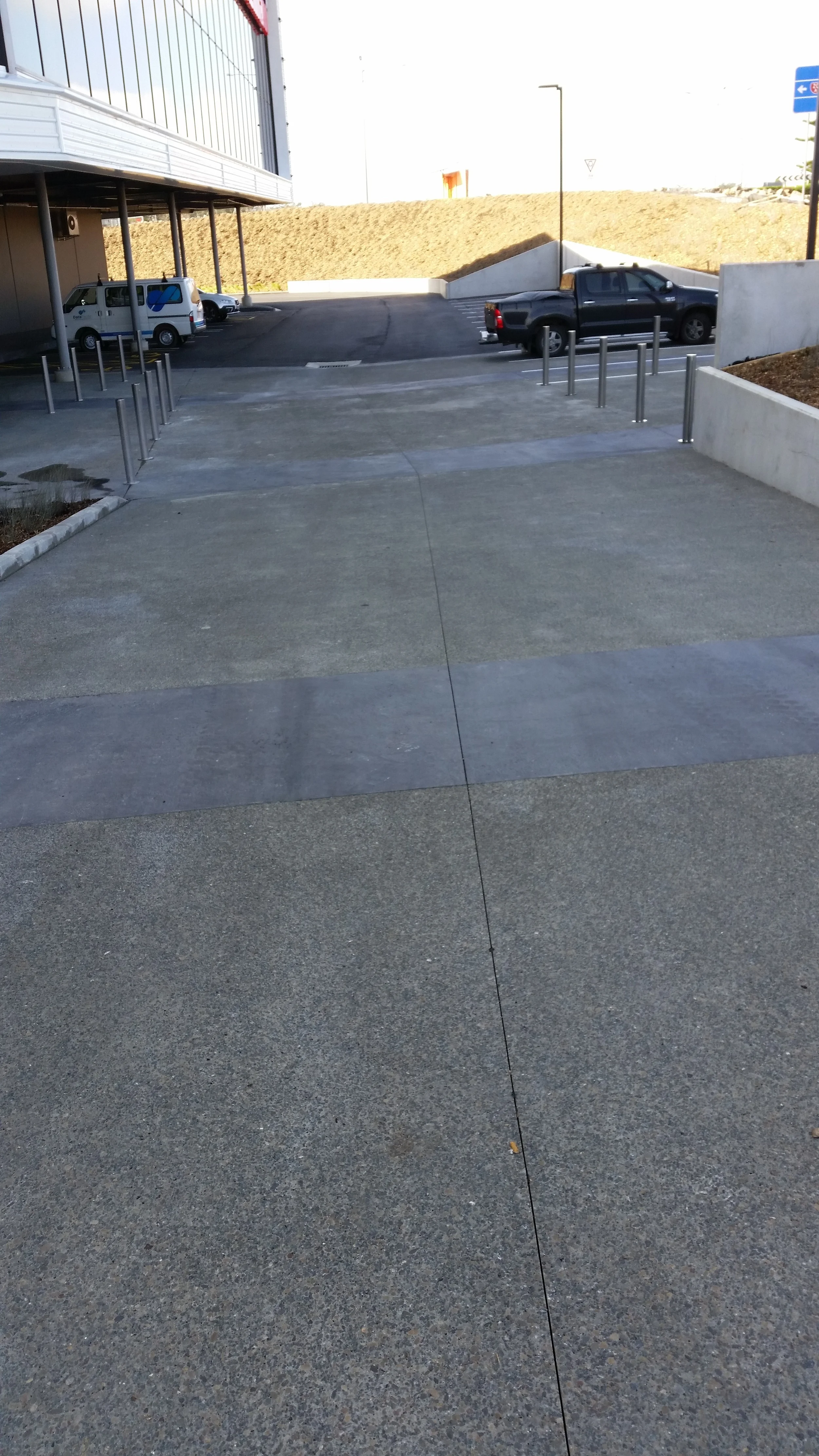  Driveway with exposed Whakatane Pebble and Acid Etched bands 