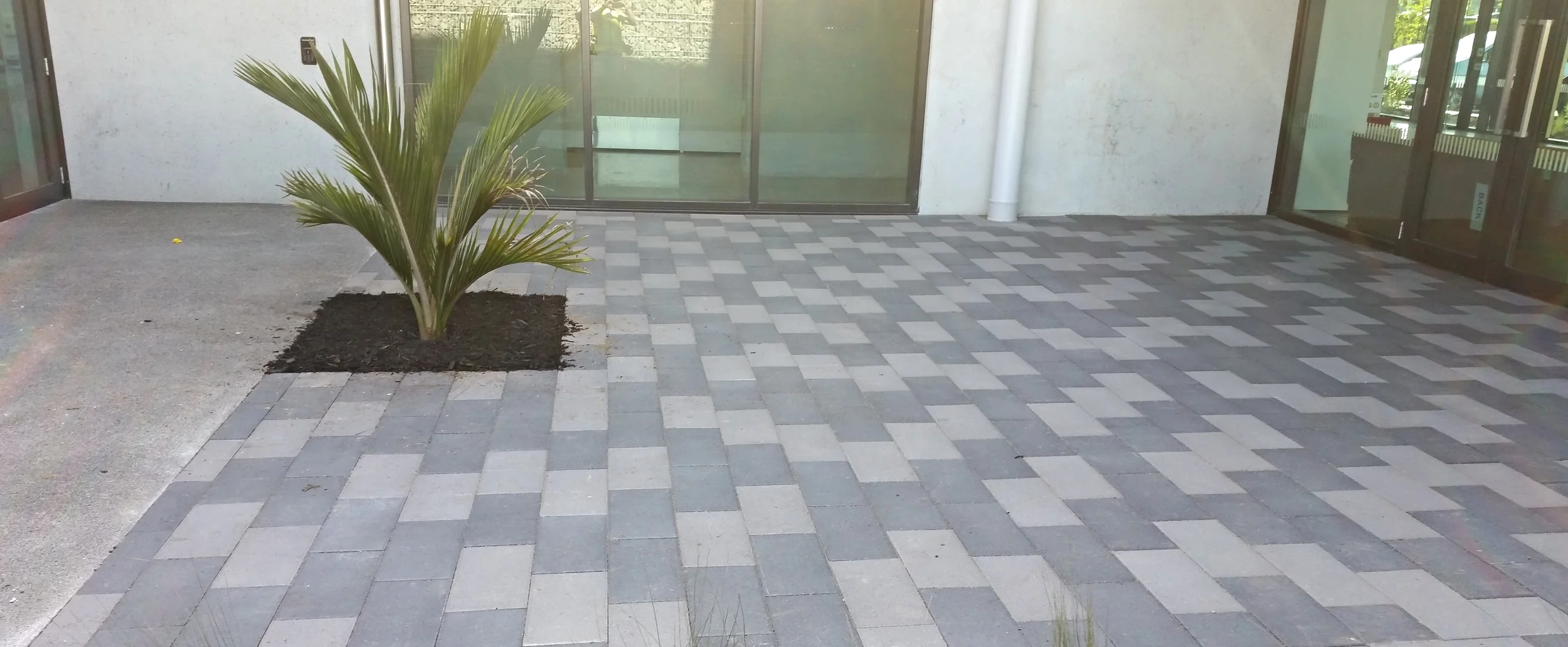  Paved courtyard 
