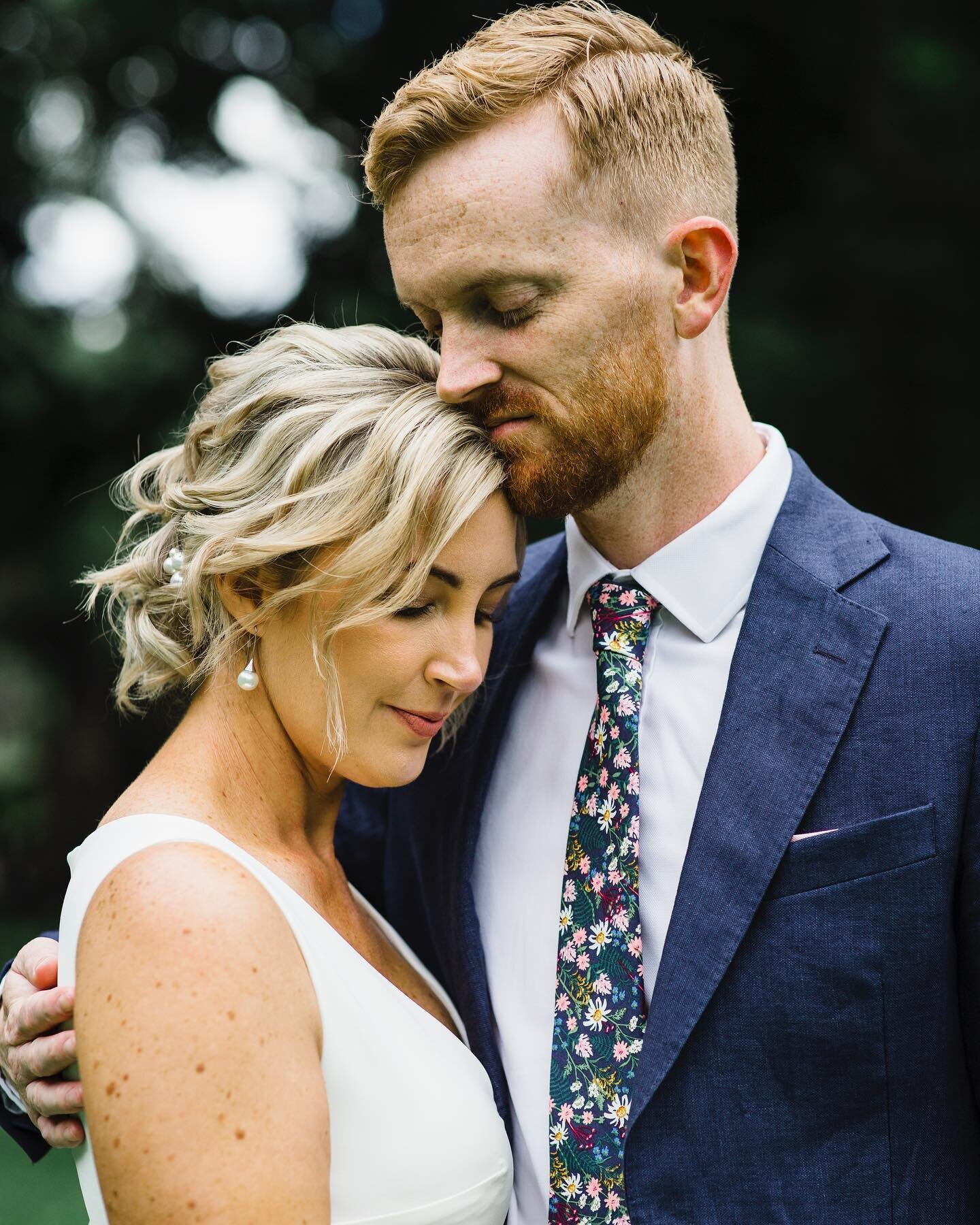 Happy Anniversary (for yesterday) to these love birds! This was such a special day at @theacreboomerangfarm filled with love &amp; all the good things! Whilst it was mostly overcast and drizzly all day the sunshine came out right as Sarah &amp; Cam k