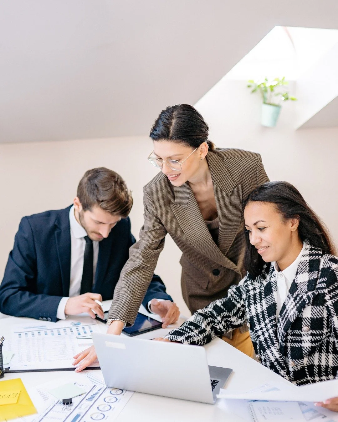 Myth: More followers = more clients.
Reality: We've seen accounts with 400 followers consistently close deals and accounts with 40,000 that couldn't convert a curious cat.
The goal isn't audience size. It's audience alignment.
Who's watching matters 