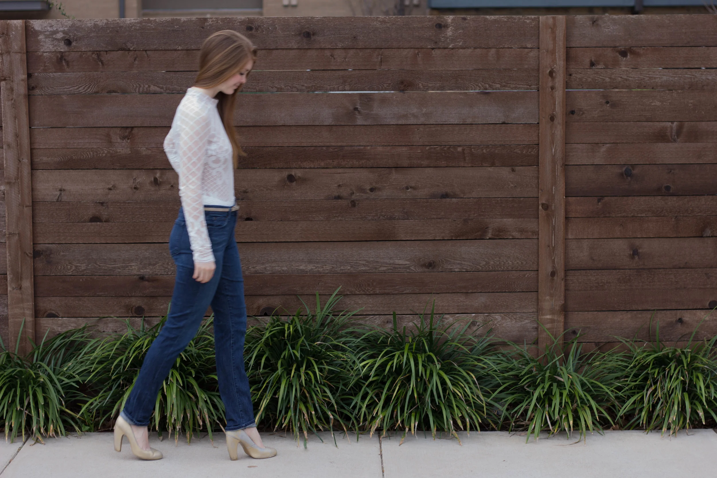 latiste white body suit, j crew high waisted jeans, kimchi blue gold pumps, kendra scott sophee earrings, how to style a bodysuit