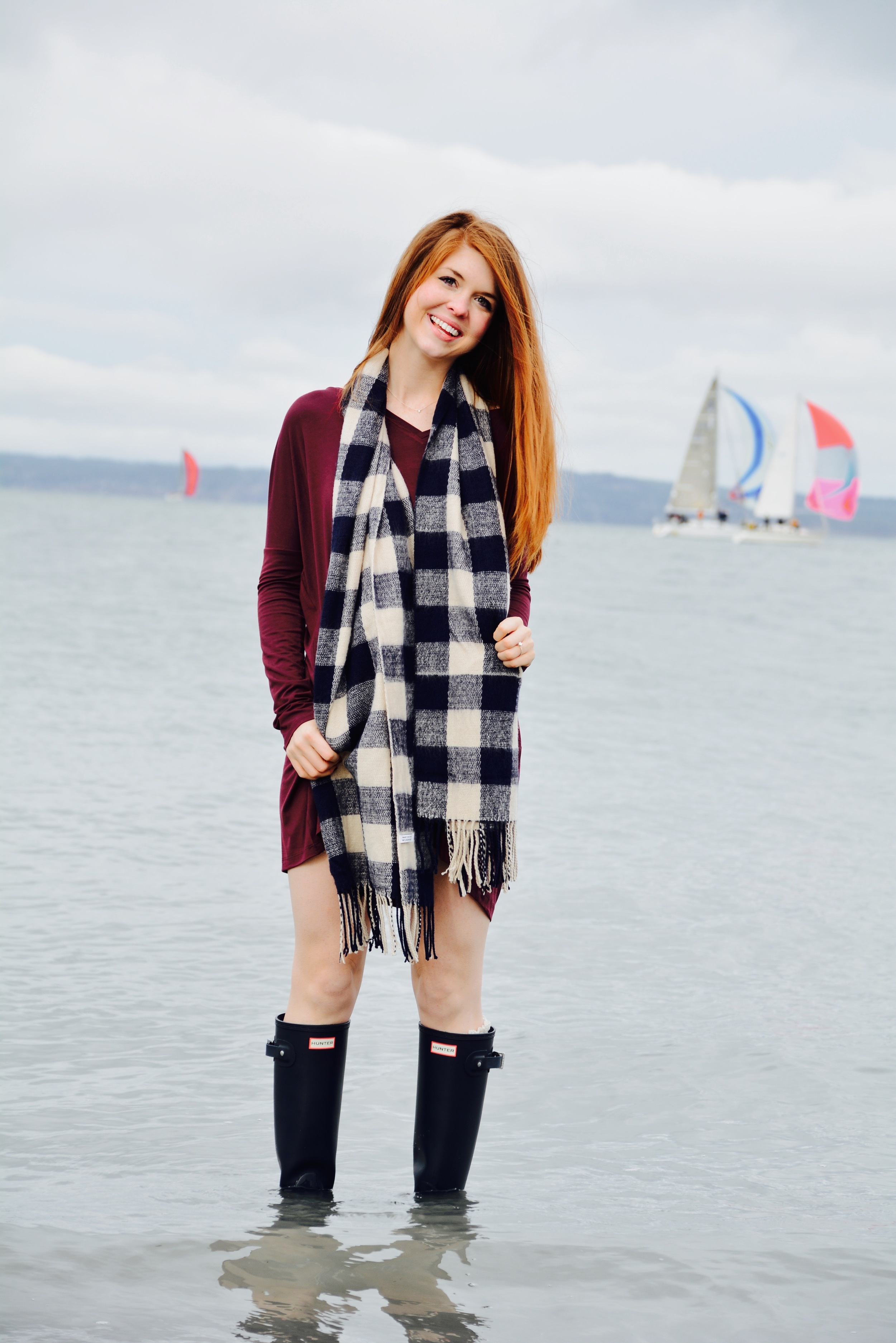 tall navy hunter rain boots, piko tunic, gingham scarf, seattle, discovery park, pnw, heidi lockhart somes photography