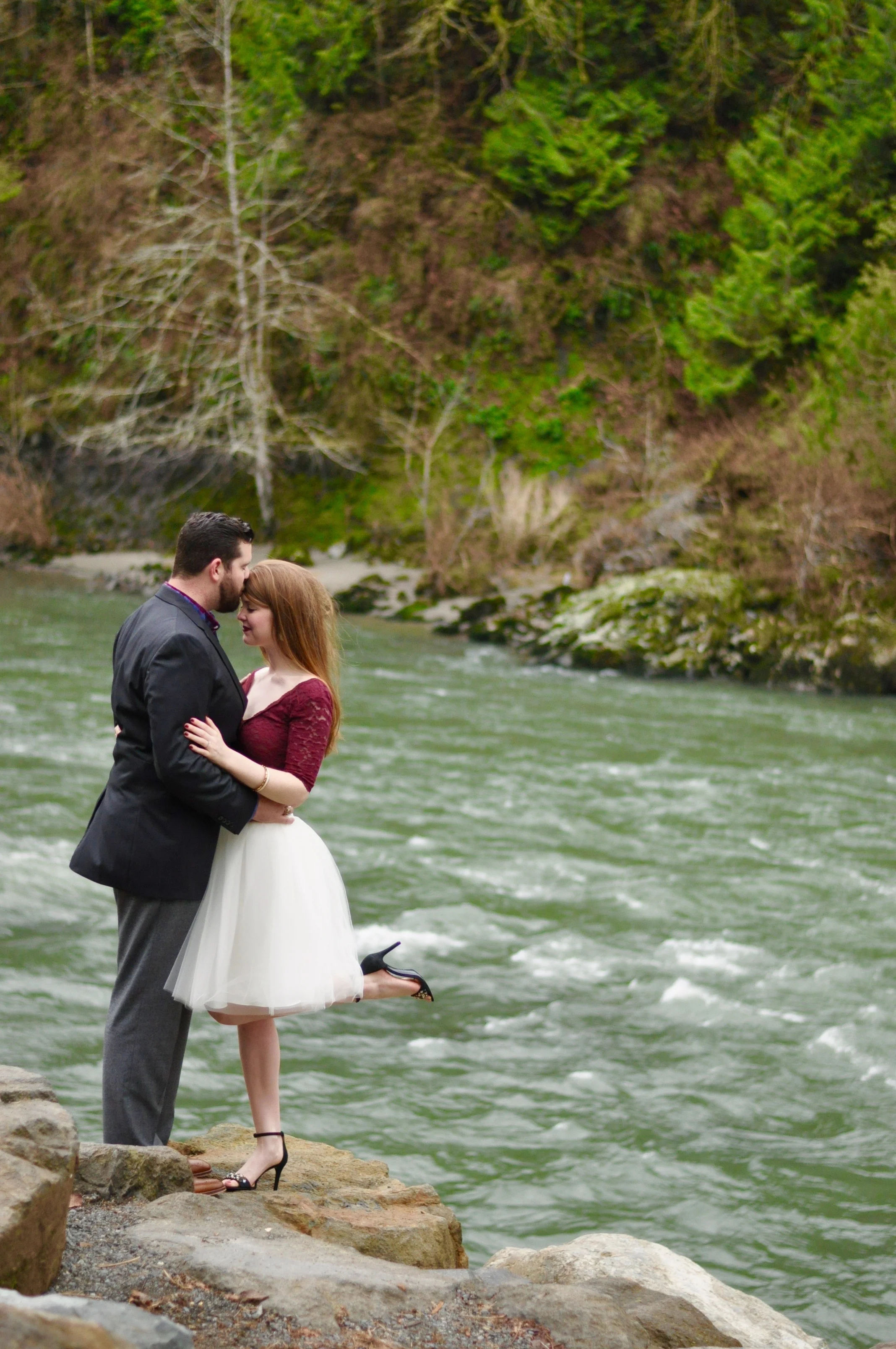 heidi lockhart somes photography, bliss tulle skirt, engagement pictures, tips,  kimchi maroon lace crop top, tory burch elana heels, snoqualmie falls