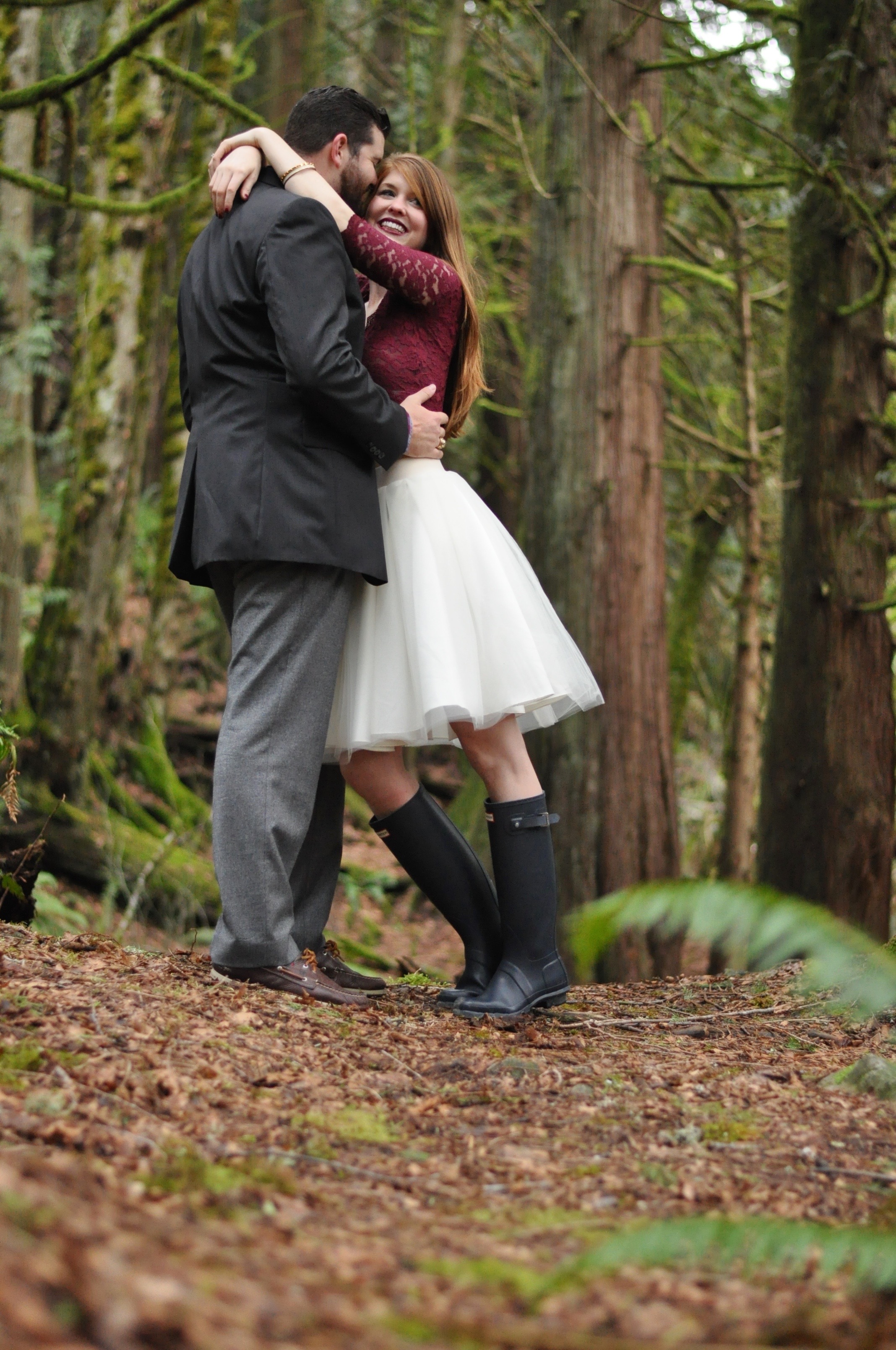 heidi lockhart somes photography, bliss tulle skirt, engagement pictures, tips,  kimchi maroon lace crop top, tory burch elana heels, snoqualmie falls