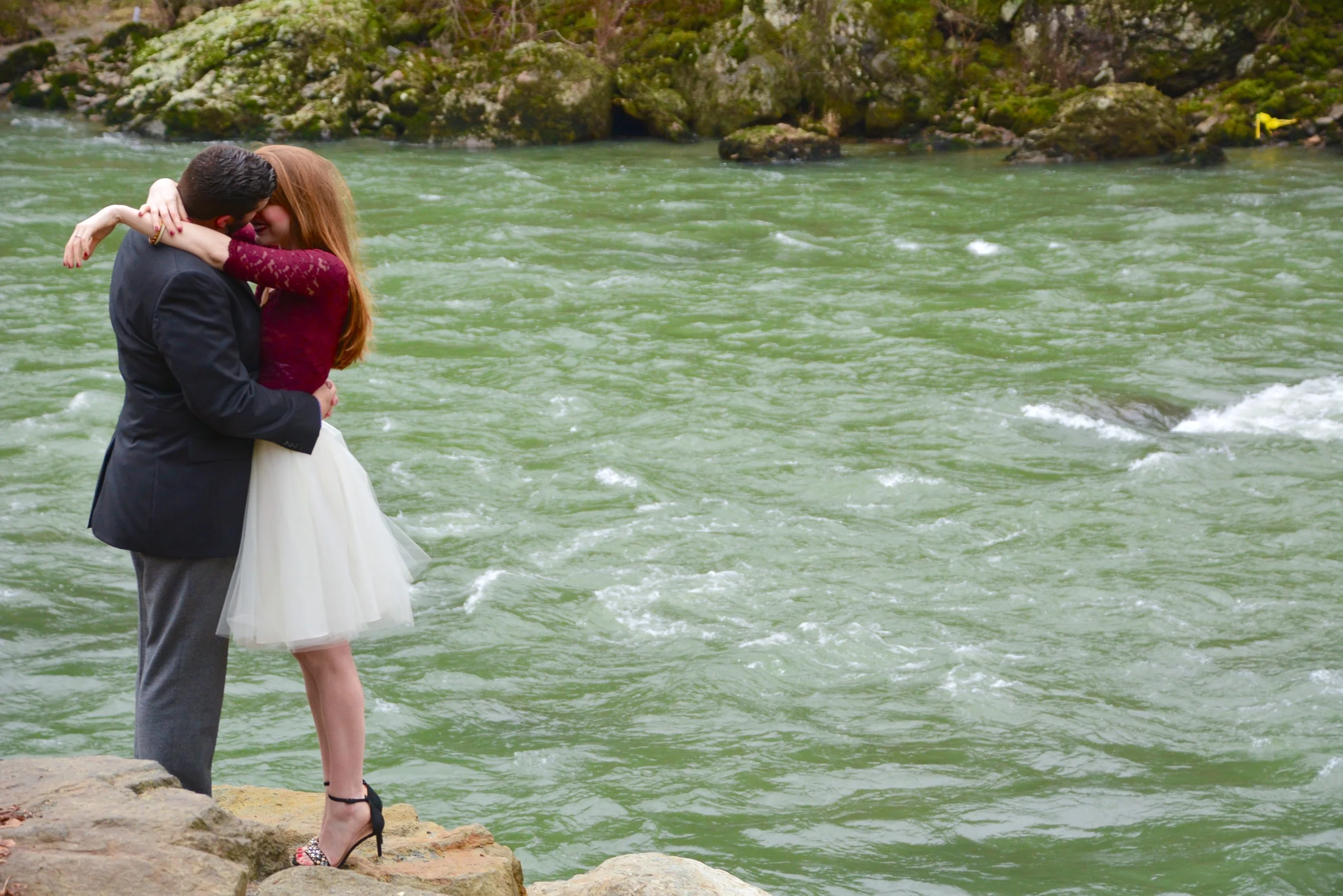 heidi lockhart somes photography, bliss tulle skirt, engagement pictures, tips,  kimchi maroon lace crop top, tory burch elana heels, snoqualmie falls