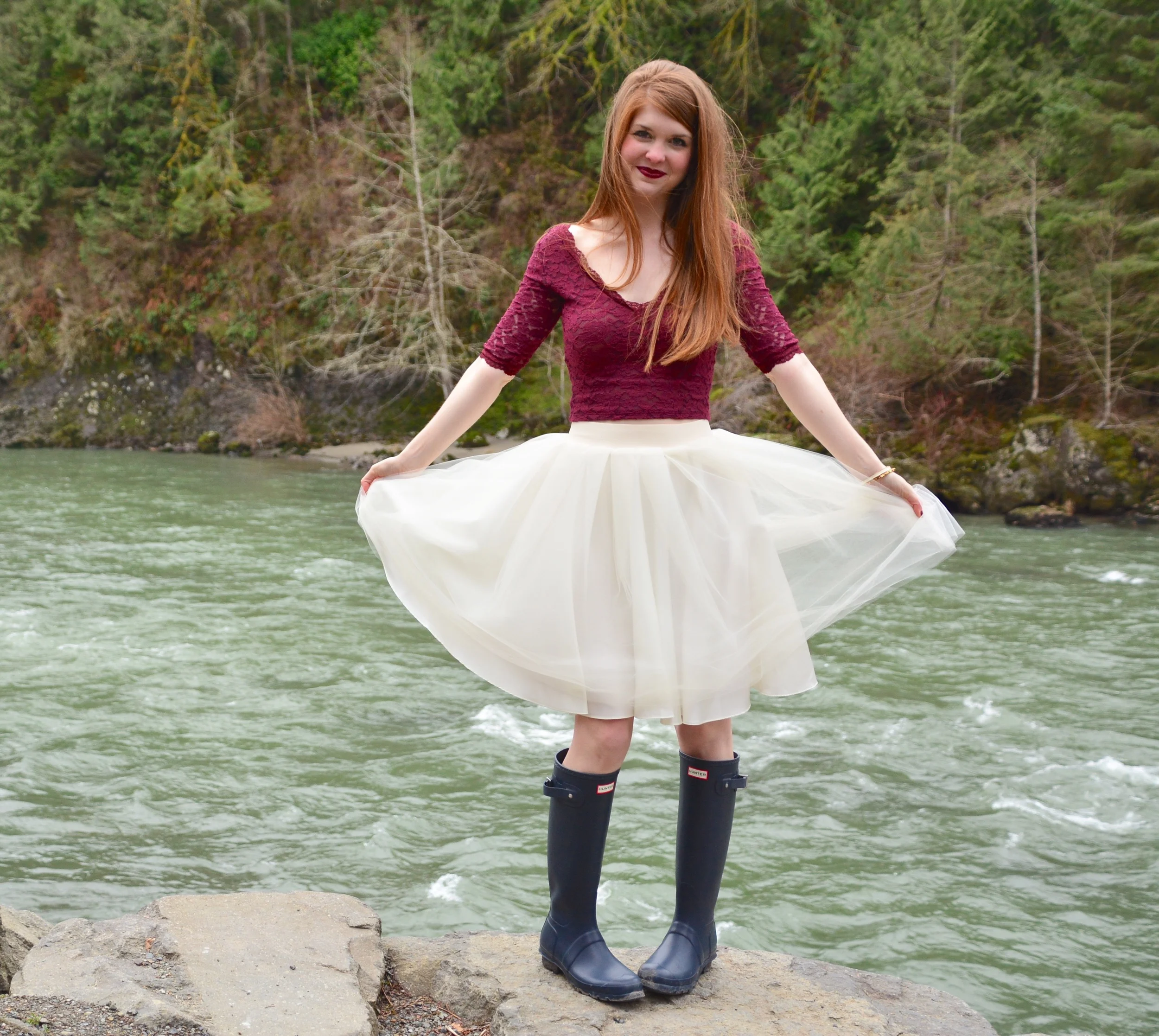 heidi lockhart somes photography, bliss tulle skirt, engagement pictures, tips,  kimchi maroon lace crop top, tory burch elana heels, snoqualmie falls