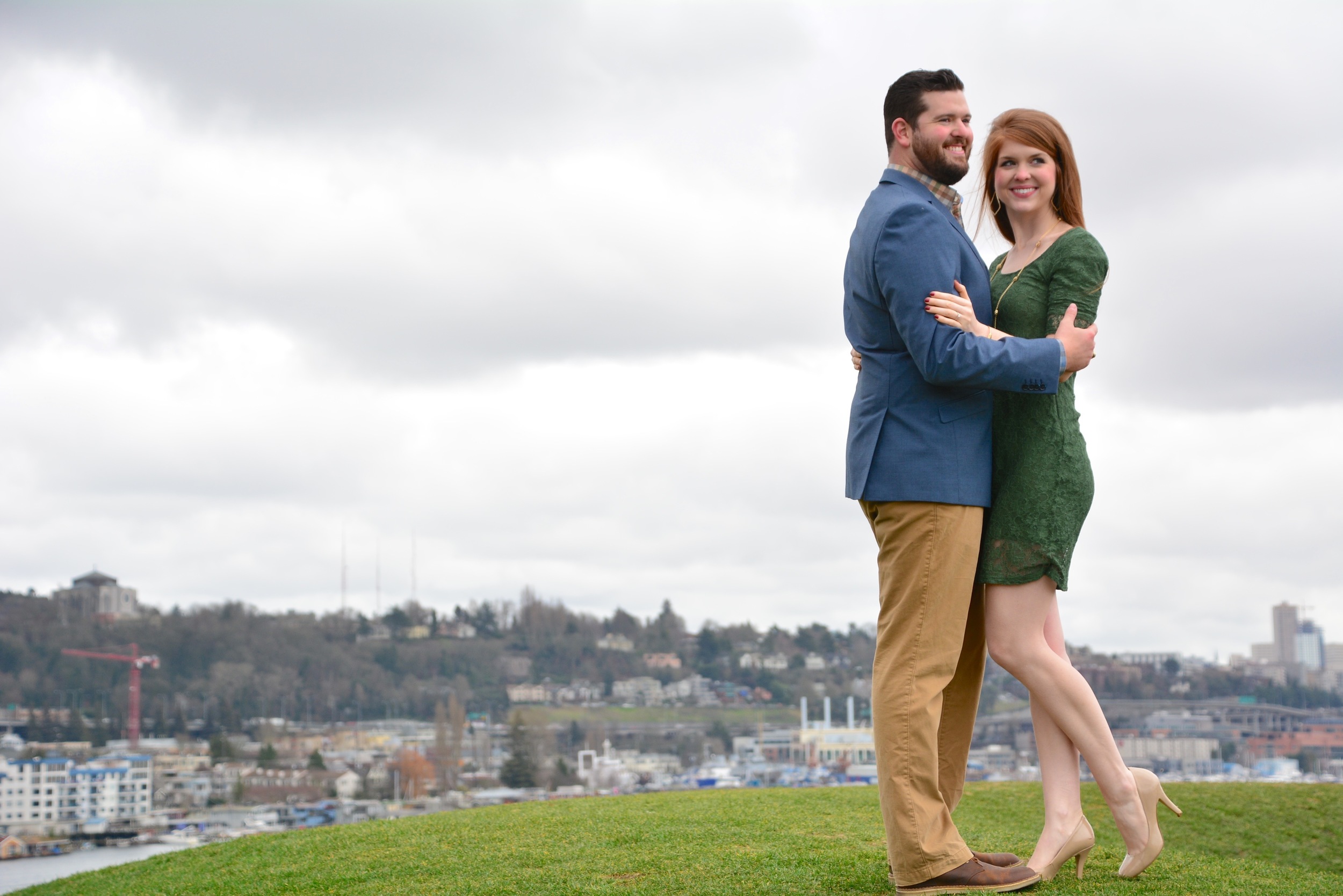 heidi lockhart somes photography, gasworks park, seattle, washington, engagement photos, what to wear for your engagement photos. green lace dress