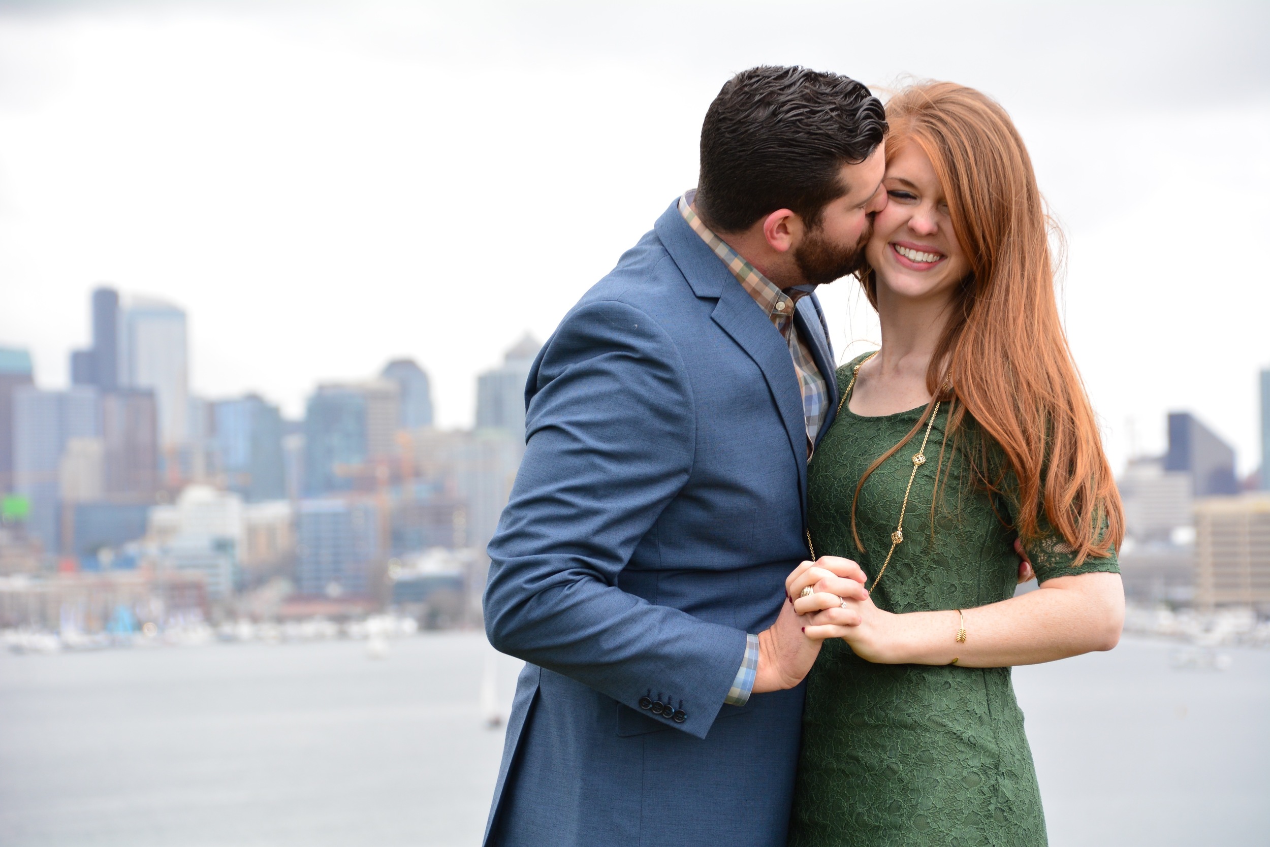 heidi lockhart somes photography, gasworks park, seattle, washington, engagement photos, what to wear for your engagement photos. green lace dress