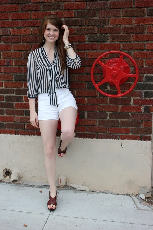 steve madden brown leather wedge sandals, striped bow top, white high waisted shorts