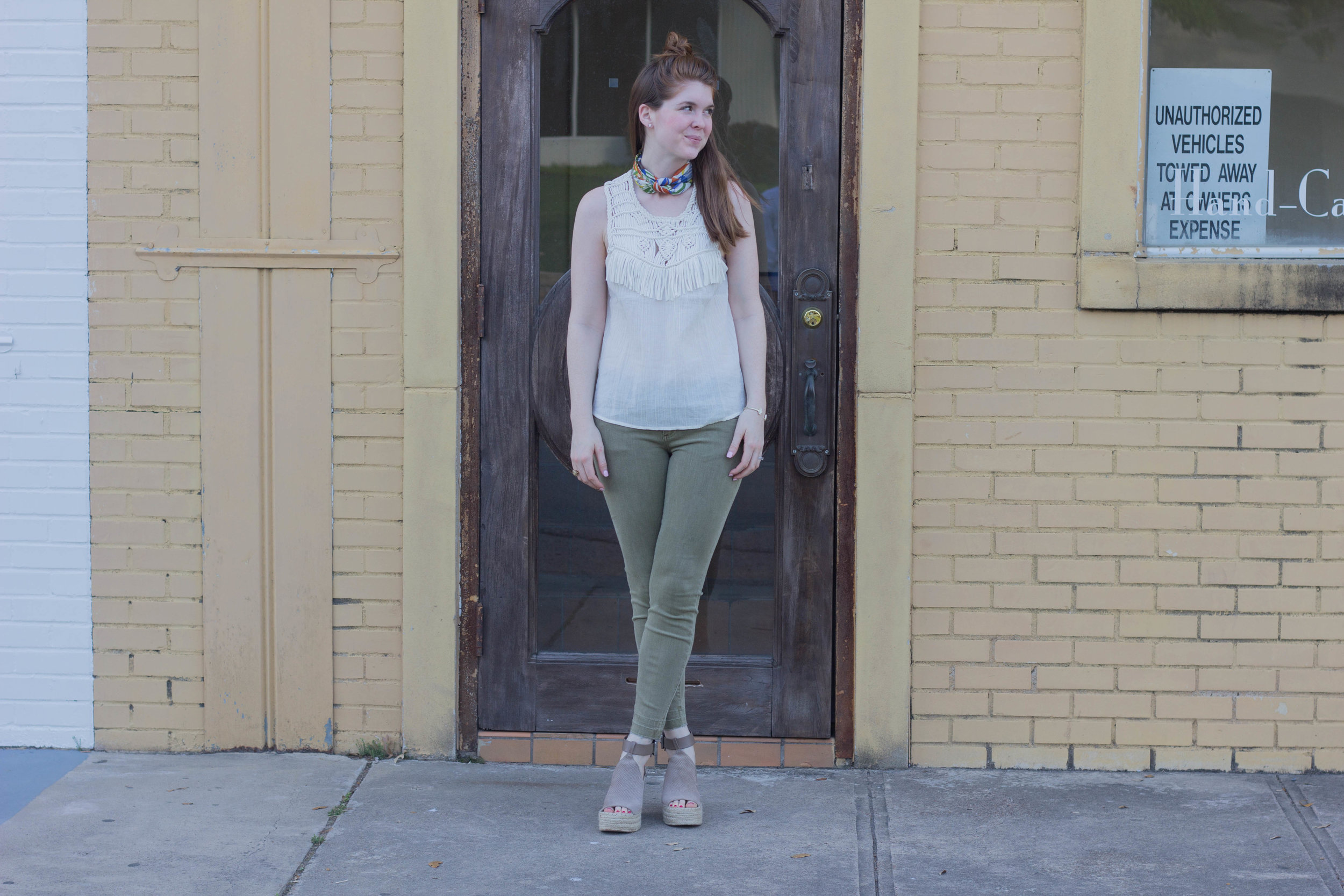 square scarf, fringe aerie top, marc fisher annie wedges,  kut by kloth, dallas fashion blogger, dallas design district