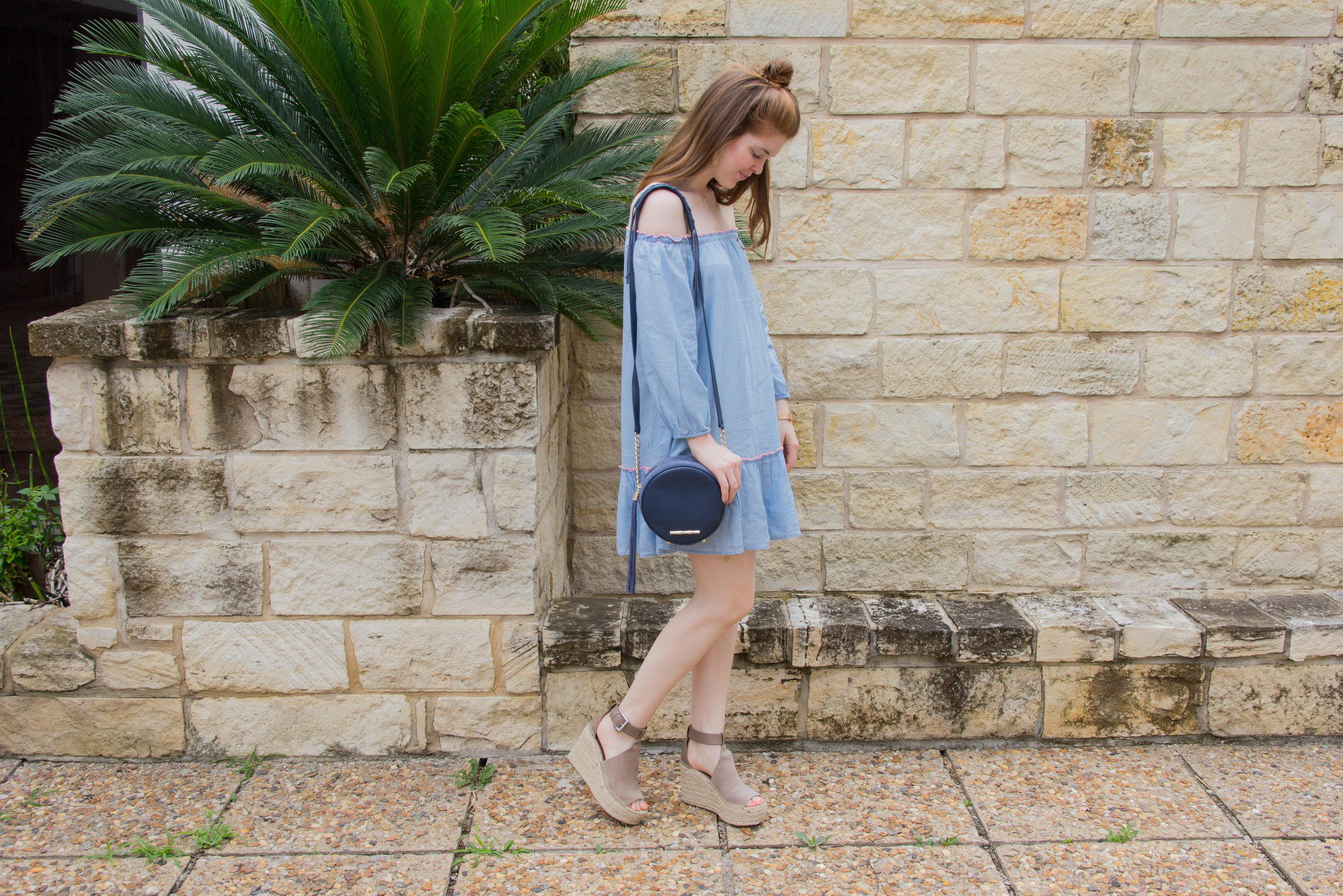 aerie chambray peasant dress, marc fisher annie wedges, daniel wellington classic petite rose gold watch, kendra scott layal earrings, elaine turner shelly bag, round purse, circle purse, transitional circle bag, lments of style, dallas fashion blog…