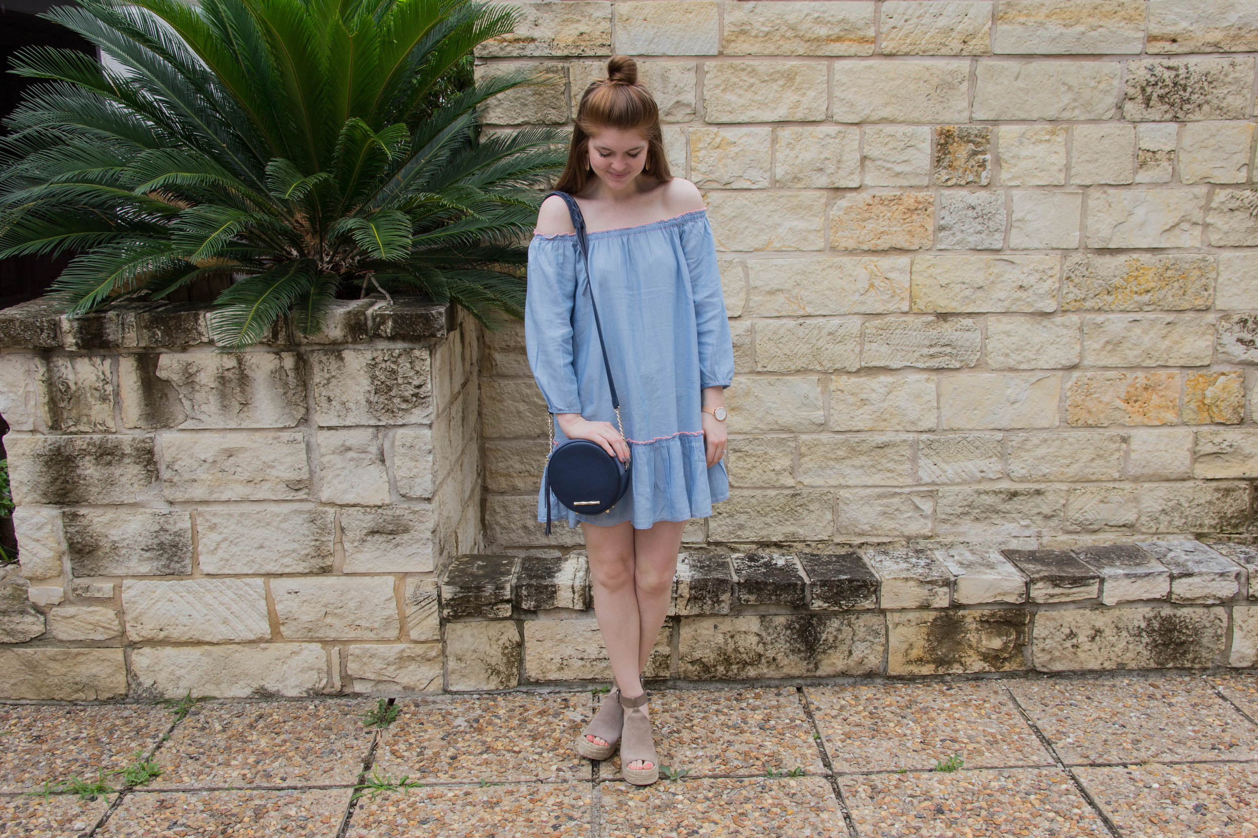 aerie chambray peasant dress, marc fisher annie wedges, daniel wellington classic petite rose gold watch, kendra scott layal earrings, elaine turner shelly bag, round purse, circle purse, transitional circle bag, lments of style, dallas fashion blog…