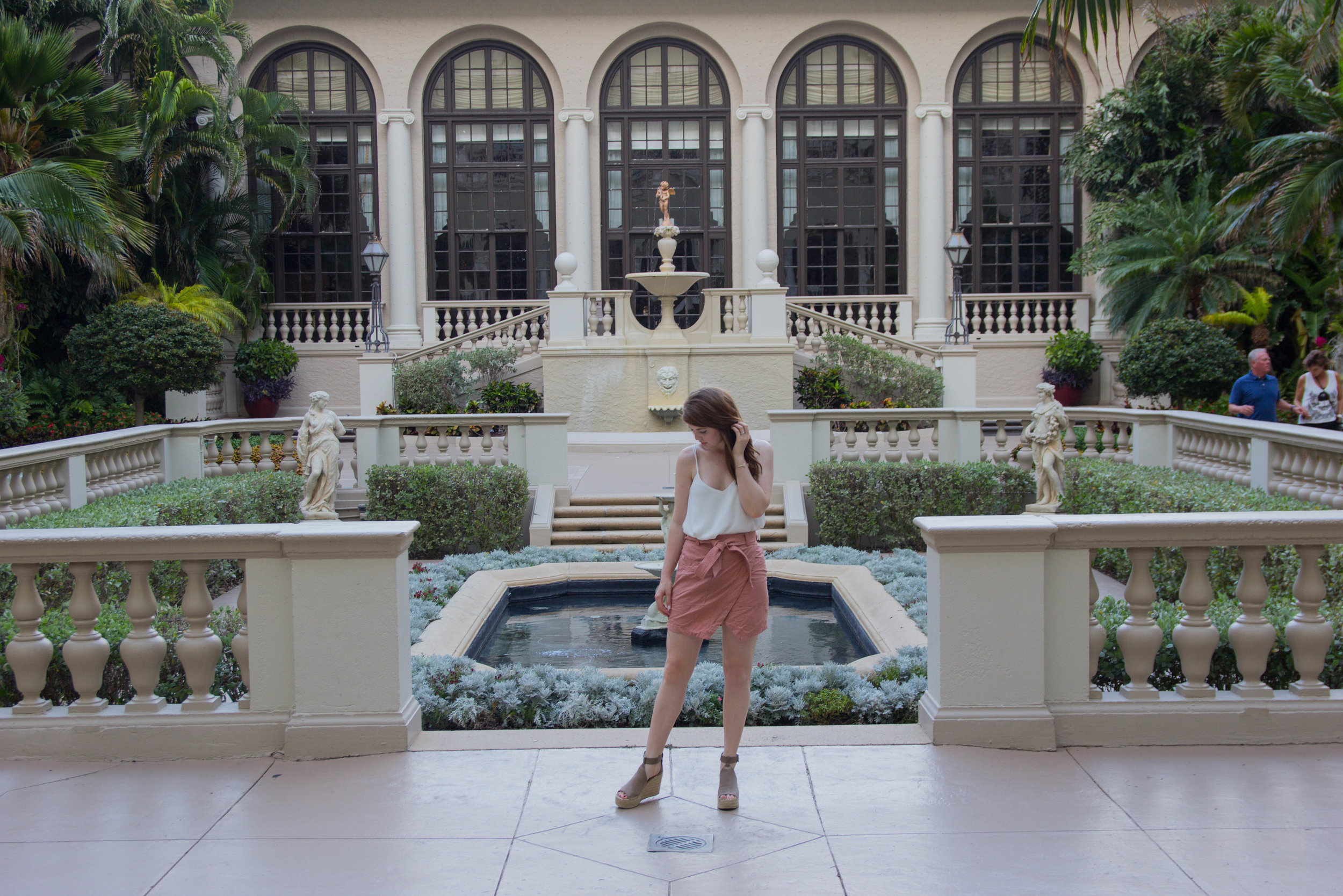 the breakers, palm beach, madewell portside skirt, abercrombie tank, kendra scott earrings, elton bracelet, marc fisher annie wedge, places to go in florida, where to go in palm beach