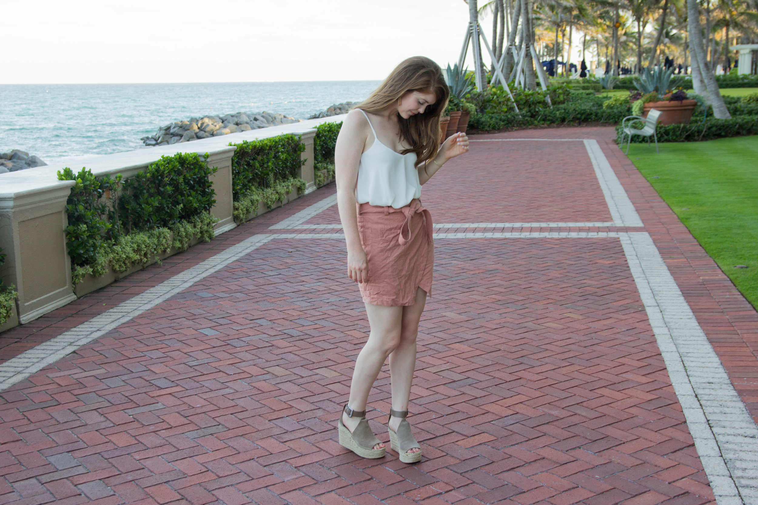 the breakers, palm beach, madewell portside skirt, abercrombie tank, kendra scott earrings, elton bracelet, marc fisher annie wedge, places to go in florida, where to go in palm beach