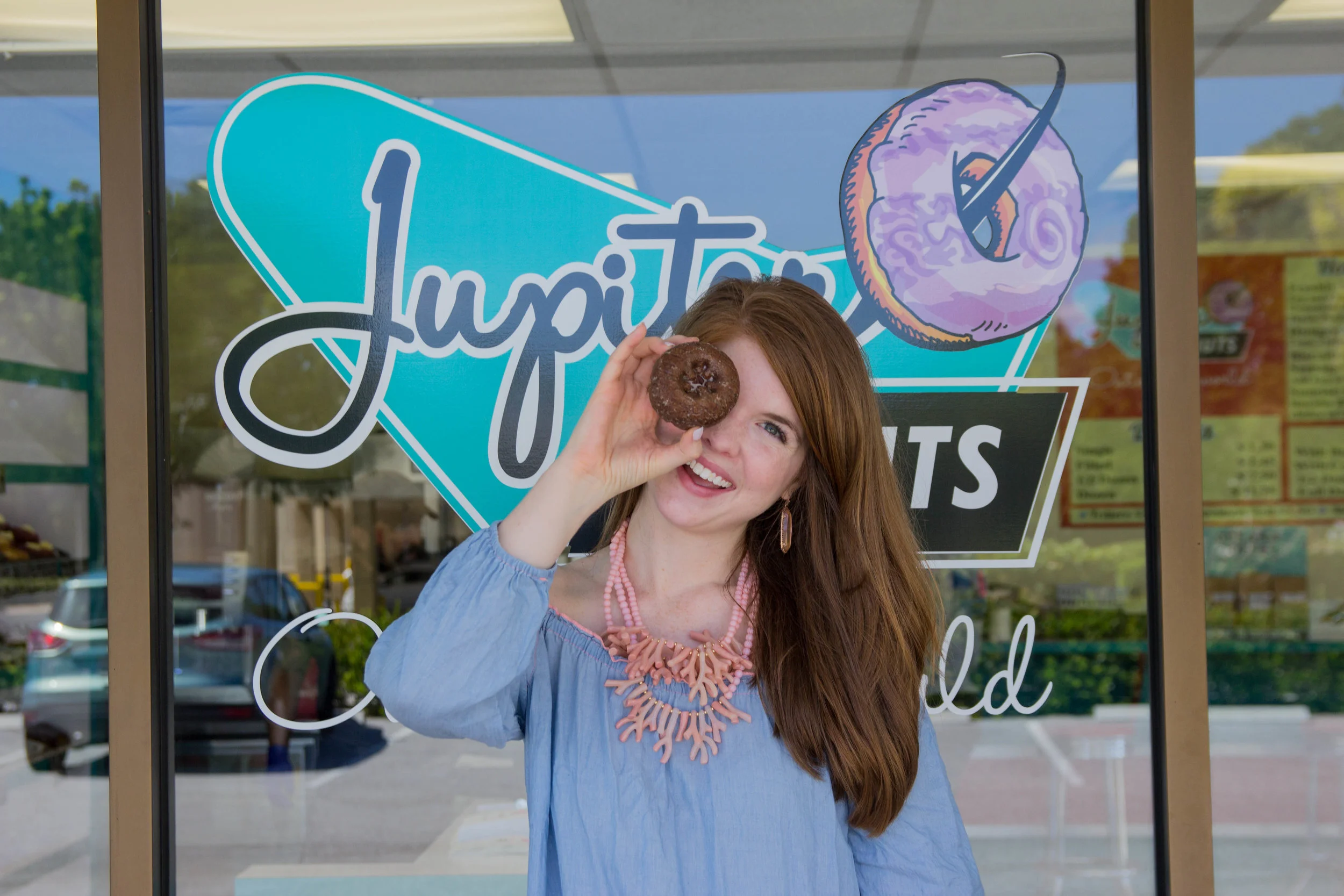 aerie chambray dress, baublebar necklace, dolce vita pacer slides, kendra scott earrings, palm beach, pga national, coral shaped jewelry, jupiter donuts