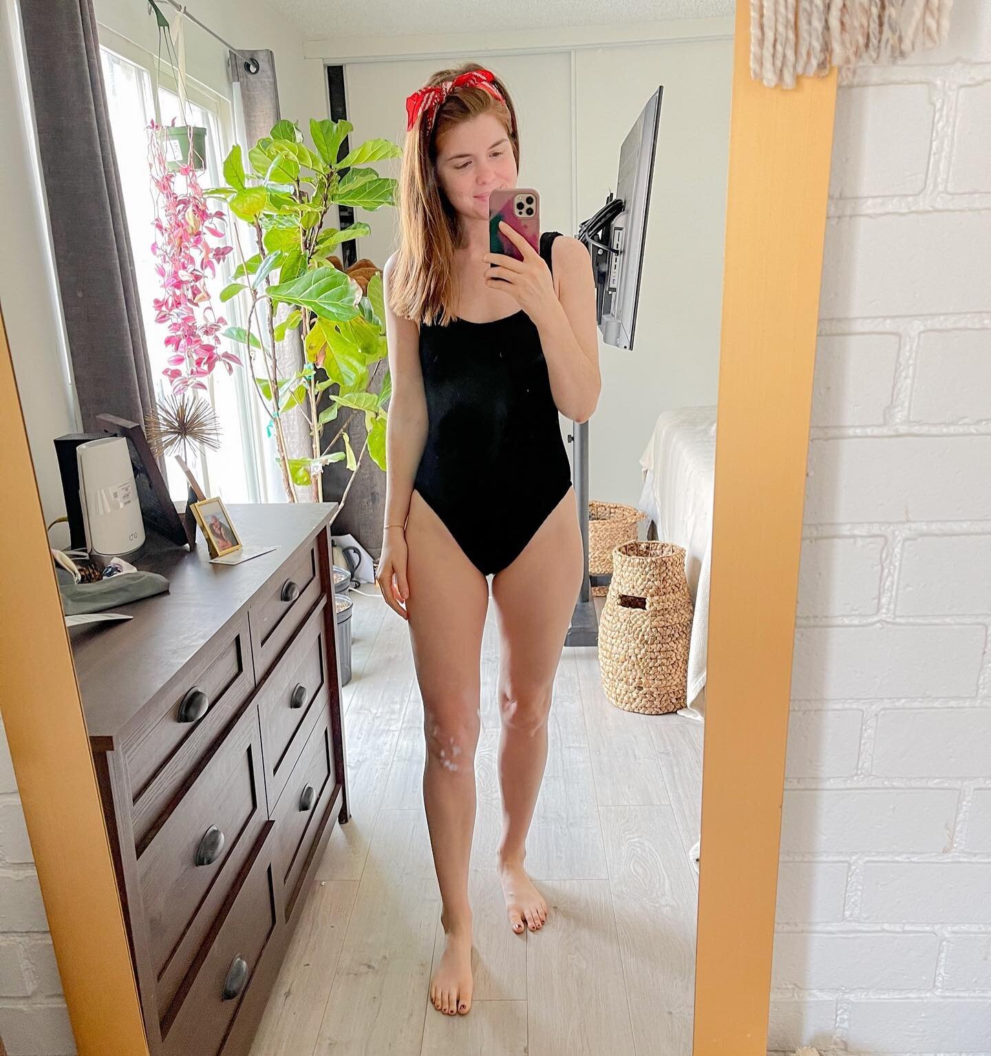 Just shared a hack over on stories to save you $15 on this swimsuit that is never on sale and is rarely in stock - ya welcome and happy Thursday!
.
I reviewed @hunza.g swim here: https://elementoffashion.com/blogfeed/hunza-g-swimwear-review and shar