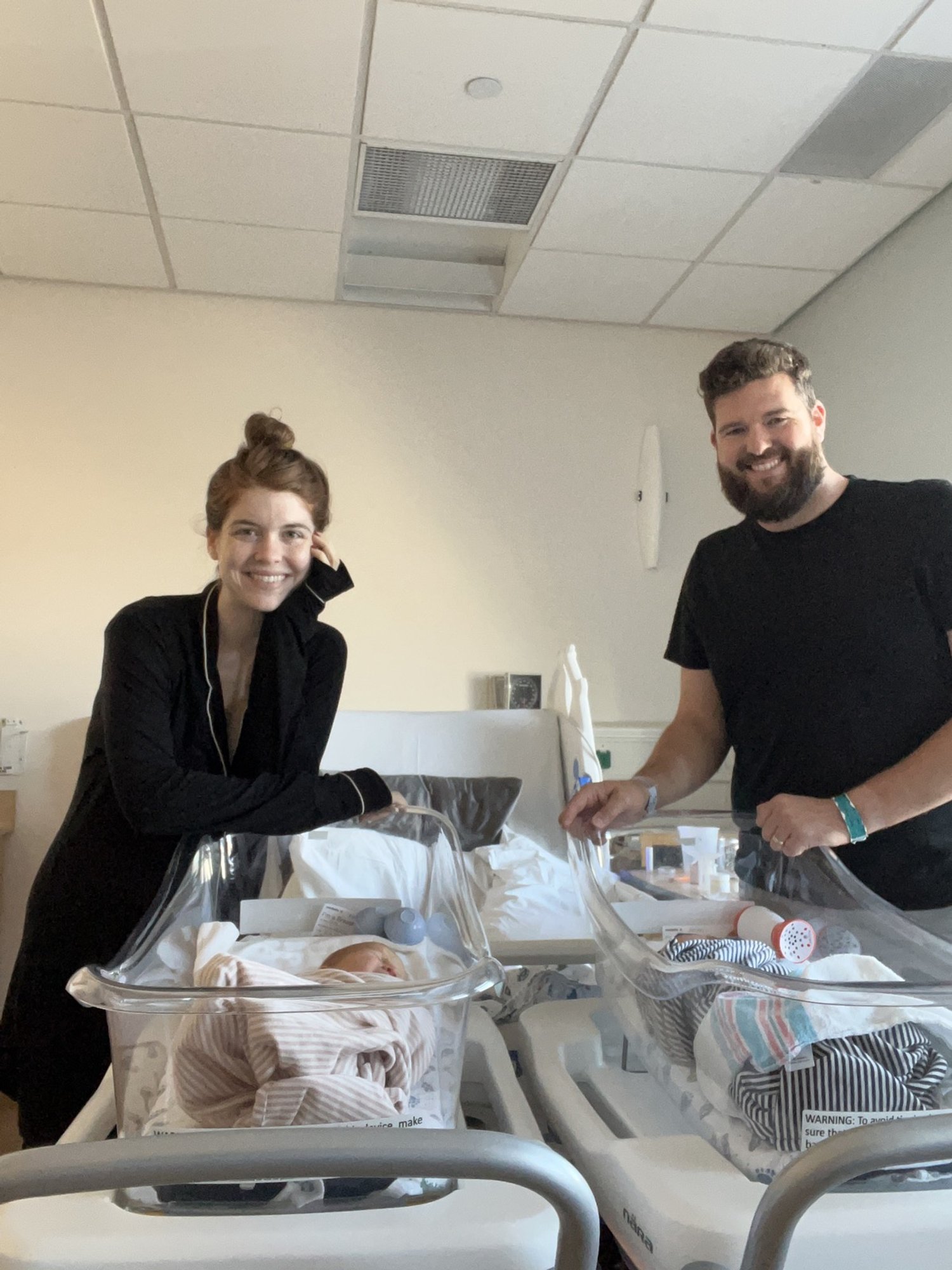 What I Packed in my Hospital Bag for my Twin Birth, c-section, cesarean section, what I didn't use in my hospital bag, what I wish I brought to the hospital, lments of style