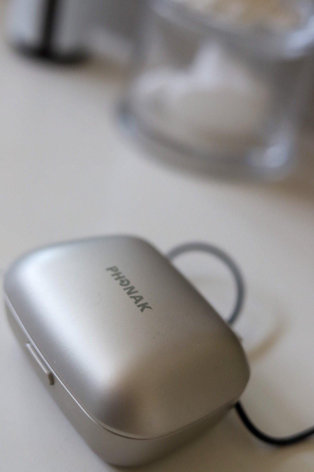 Phonak Audéo™ Paradise Hearing Aid Review, lments of style, la blogger, is a hearing aid worth the money, over the ear hearing aid
