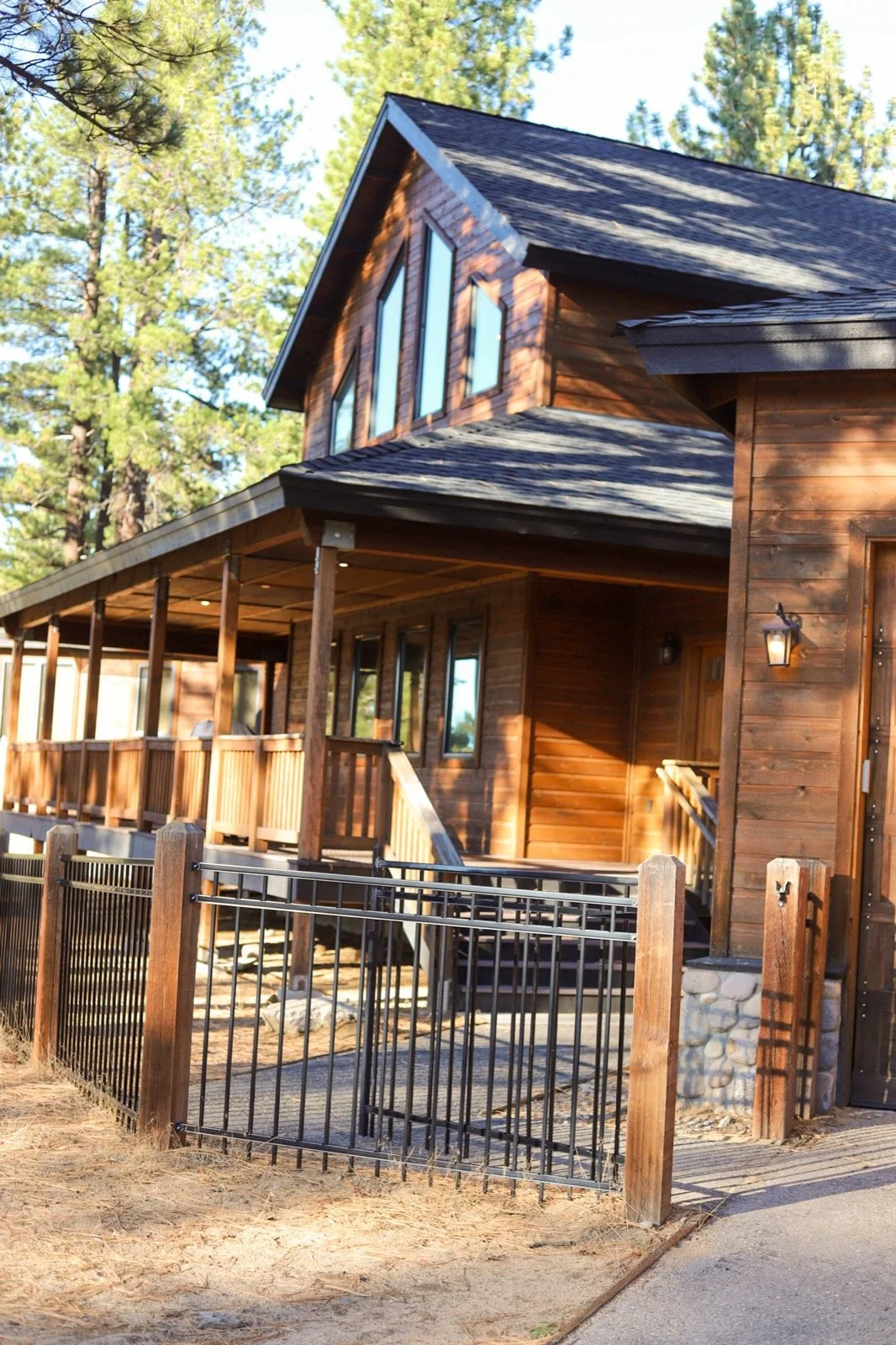 group trip to south lake tahoe, rnr vacation rentals, work from anywhere, remote work, long term rental, where to stay in south lake tahoe, friend trip, large cabins houses vacation rental, near heavenly village