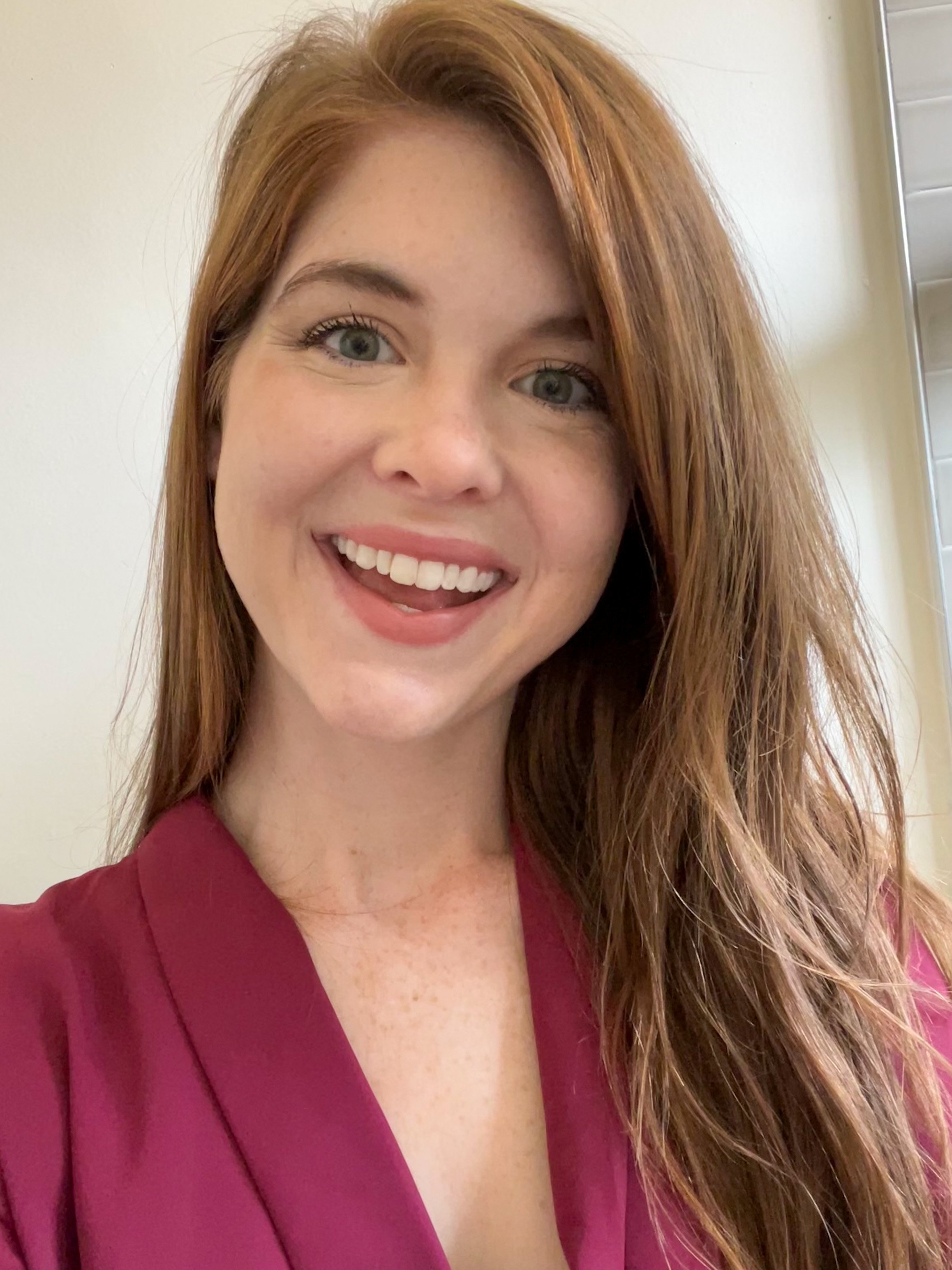 Summer Makeup Update, clean nontoxic beauty routine, lments of style, warm spring color theory, red hair, redhead makeup for summer months, light minimal minimalistic makeup, freckles, jouer cosmetics, ilia, thrive causemetics, jane iredale, vapour b