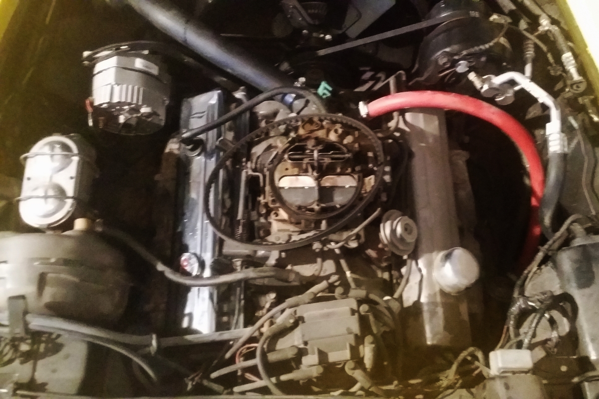 Polished valve cover (left) vs. valve cover that has been sitting for years (right). Take note oft that dirty engine as well.