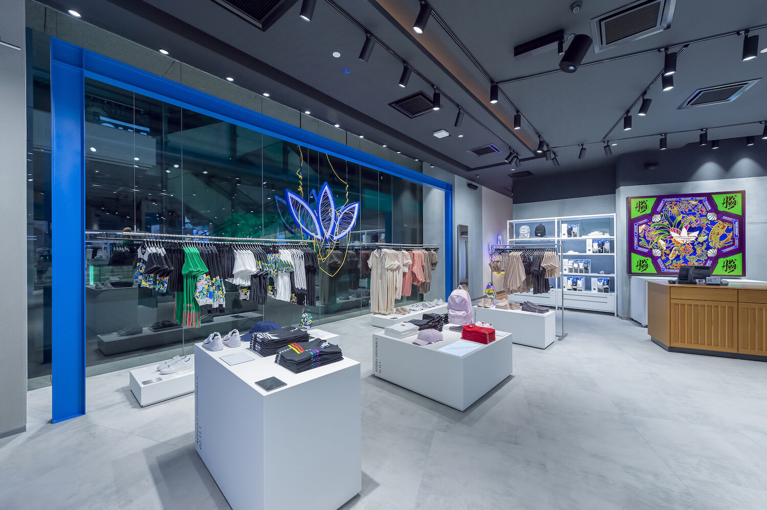 En expansión Para buscar refugio Interactuar Mad Hat Asia - adidas Malaysia's Largest Fashion Storefront Opens in  Pavilion KL