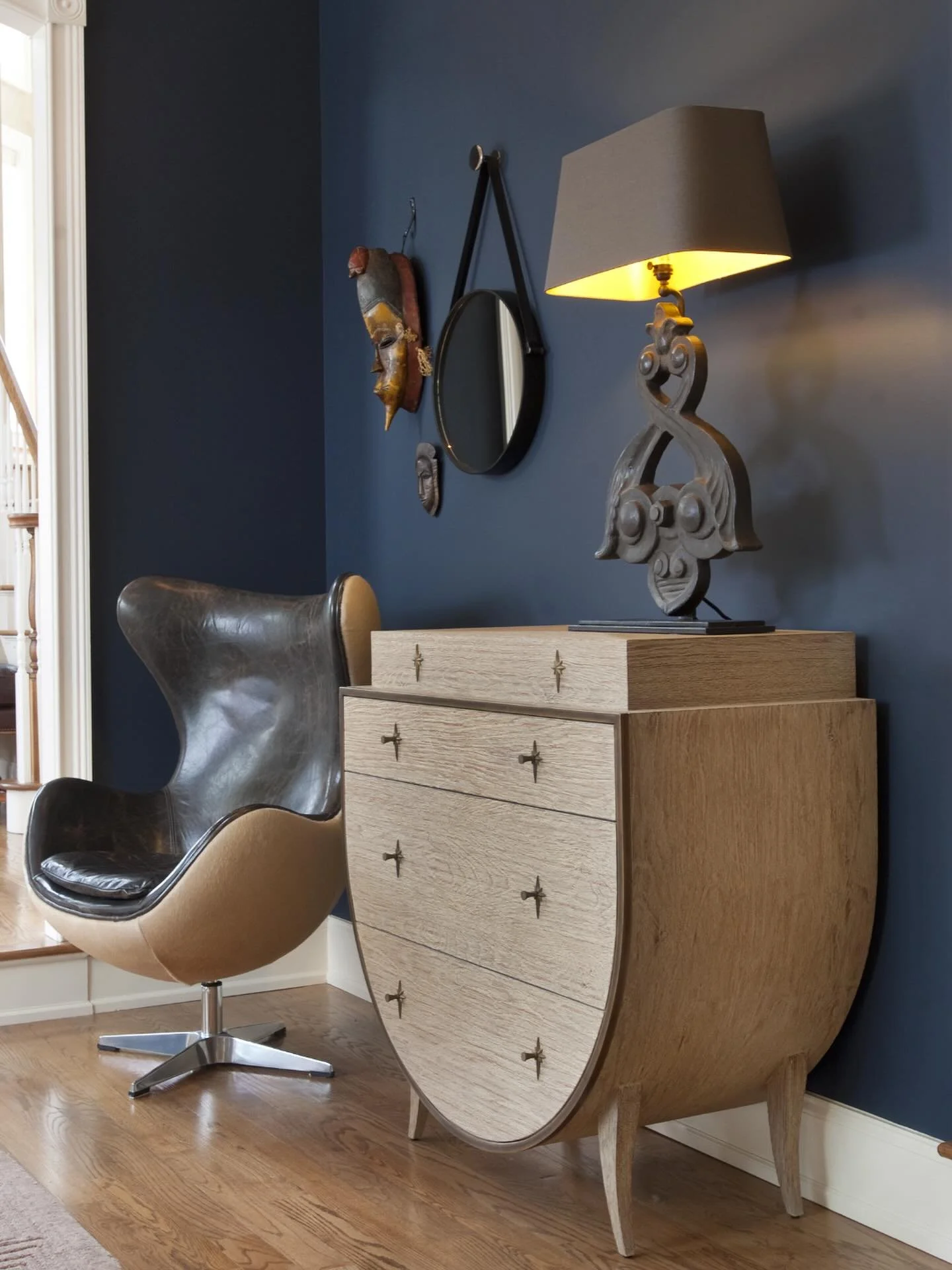 Give me layered textures, curated art, and zero stress. That&rsquo;s the vibe.