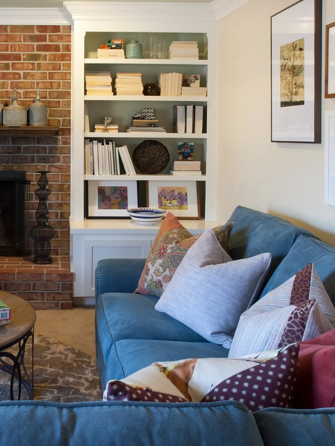Somewhere between &ldquo;family-friendly&rdquo; and &ldquo;still feels like adults live here too&rdquo; is the sweet spot&hellip; and honestly? That&rsquo;s where the magic happens.

This family room transformation was designed for a household with t