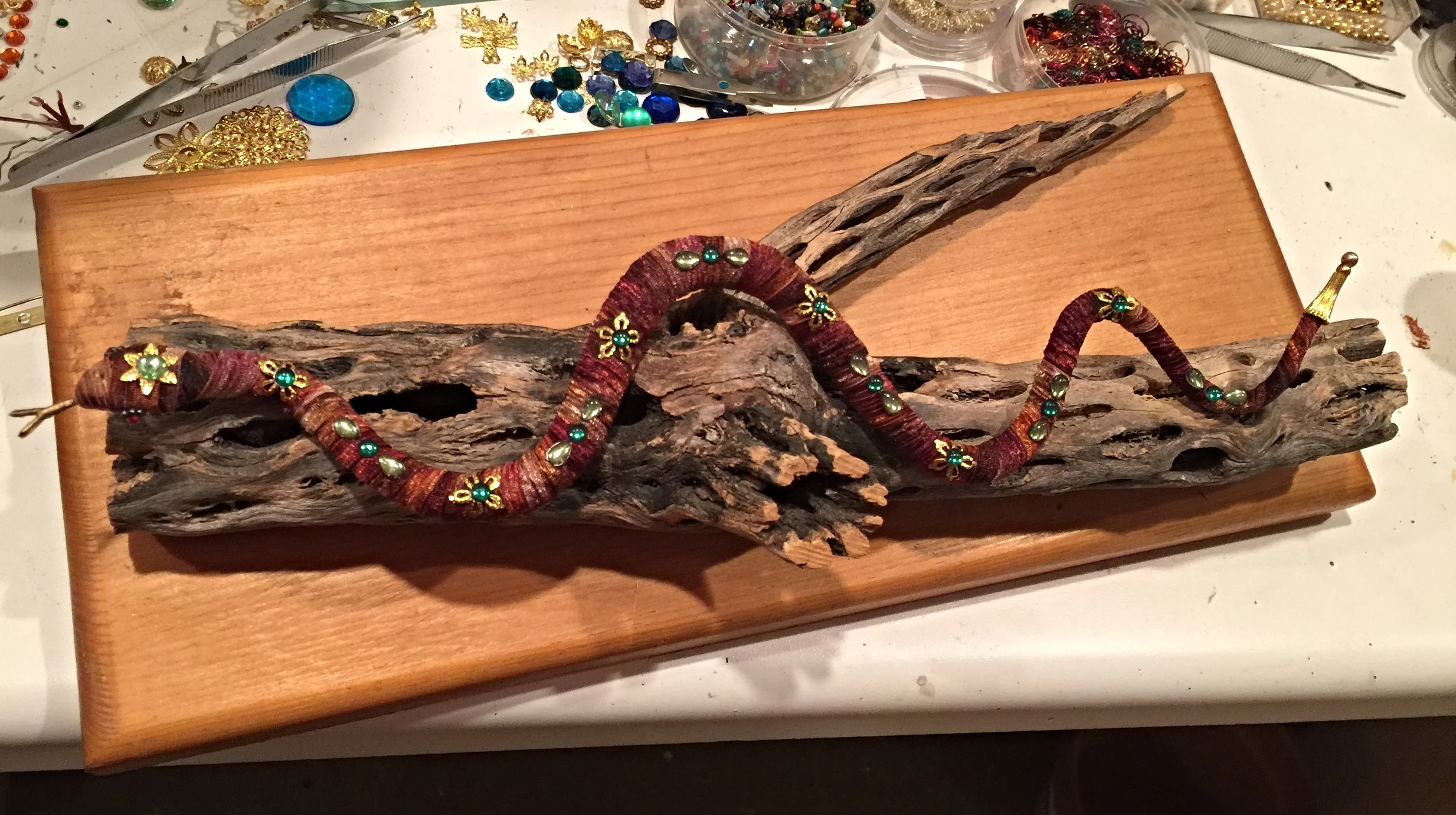  Approximately 14" long snake, unattached to object and can sit freely on a flat or rough surface.&nbsp; Remains pliable.&nbsp; (Snake is NOT attached to cactus skeleton in this photo.) 