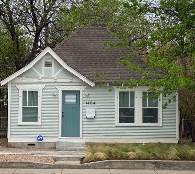 **NEW SERVICE: Curb Appeal Consulting** Does your home&rsquo;s curb appeal need a glow up? ✨✨We know not everyone has the bandwidth or budget to undertake a full home project.  While the focus of our practice is still on new construction/ full home r