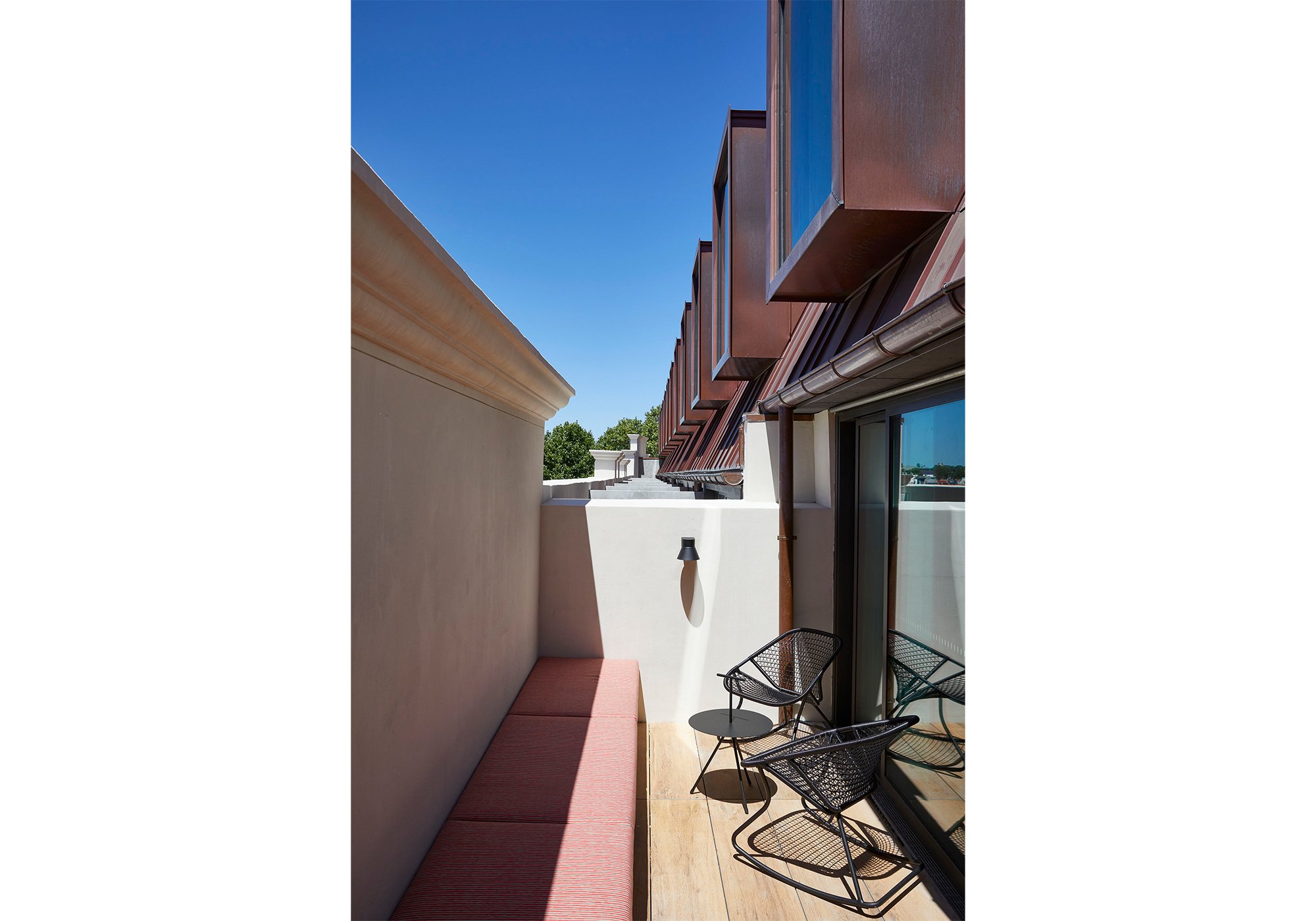 25hrs G Carousel029_1.jpg