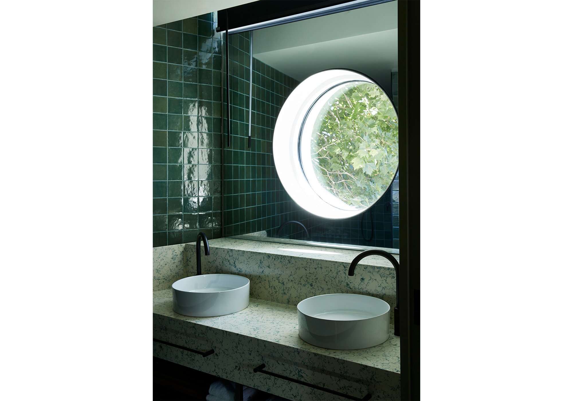 25hrs G Carousel028_1.jpg