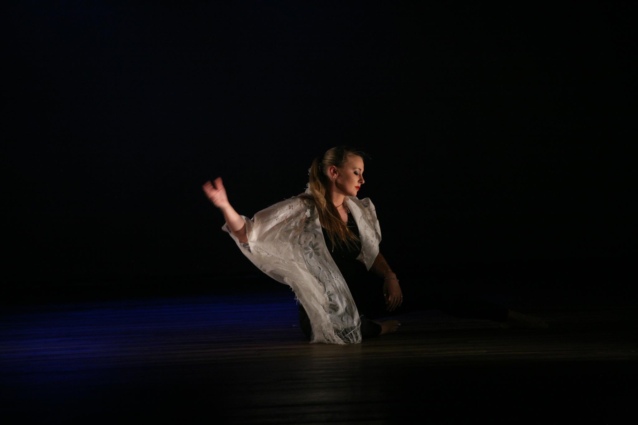 Cas Whiteley performing 'Small Bump'. Photo by Joanne Black Photography