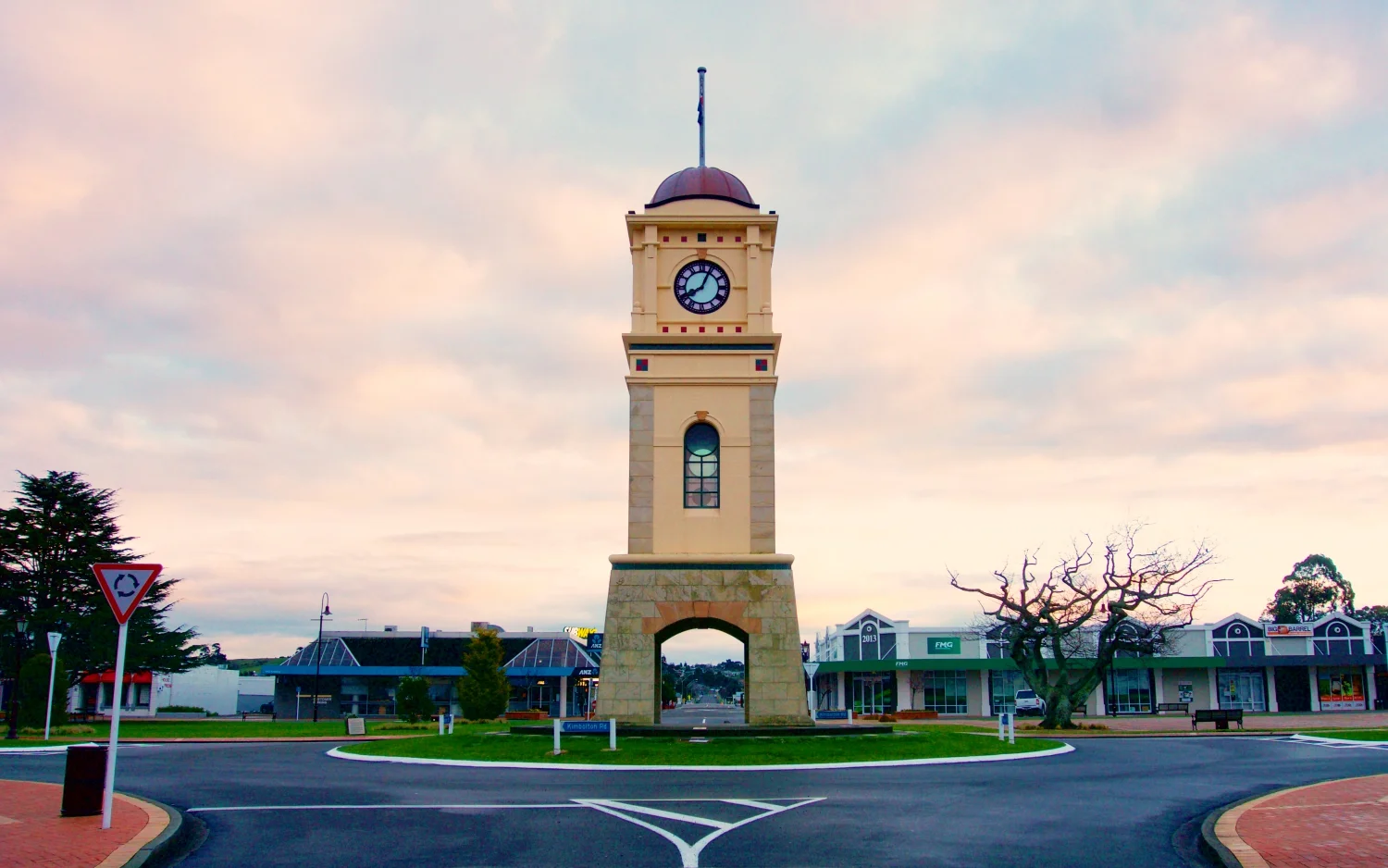 Thank you for sleeping in Feilding, as I had to stand in the middle of the road to take this photo.