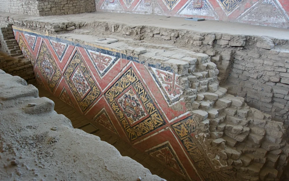 You can see the evolution of art styles and colours through each layer - many of the artwork depict the god, Ayapec, deemed the destroyer and creator to the Moche people.