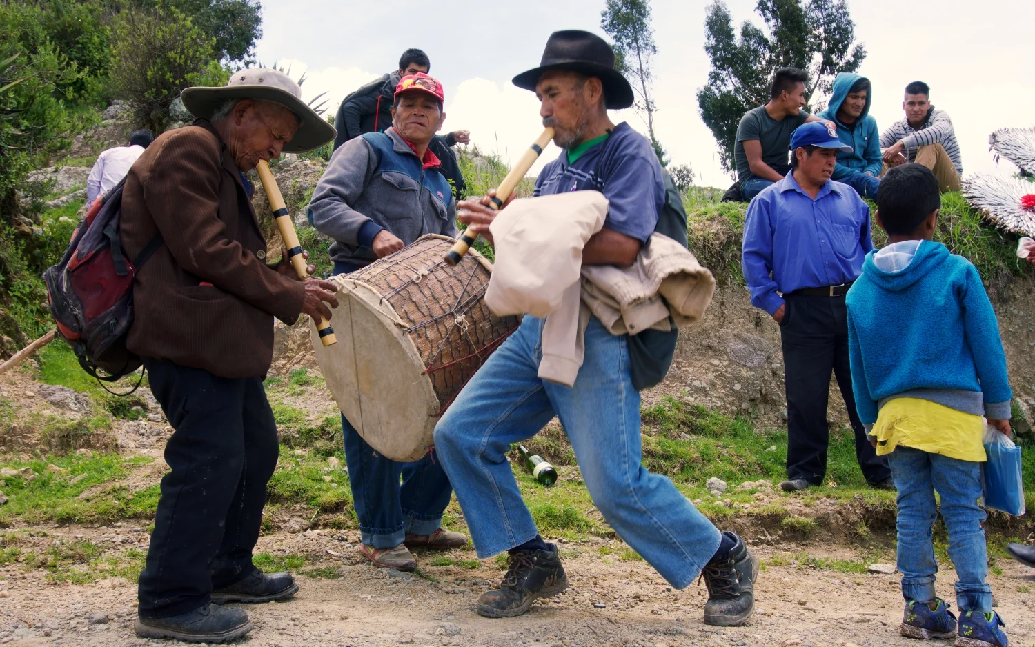 Local musicians from Willcacocha playing the queña and drums to start the procession of the Misa de Cruces.