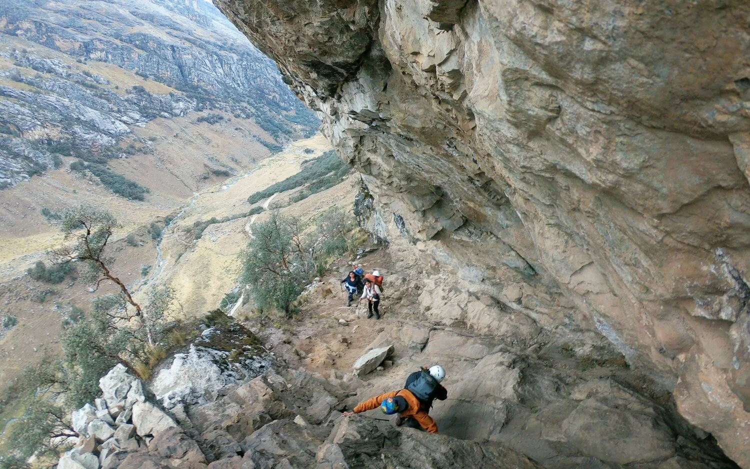 A bit of rock climbing on the way to the moraine camp.