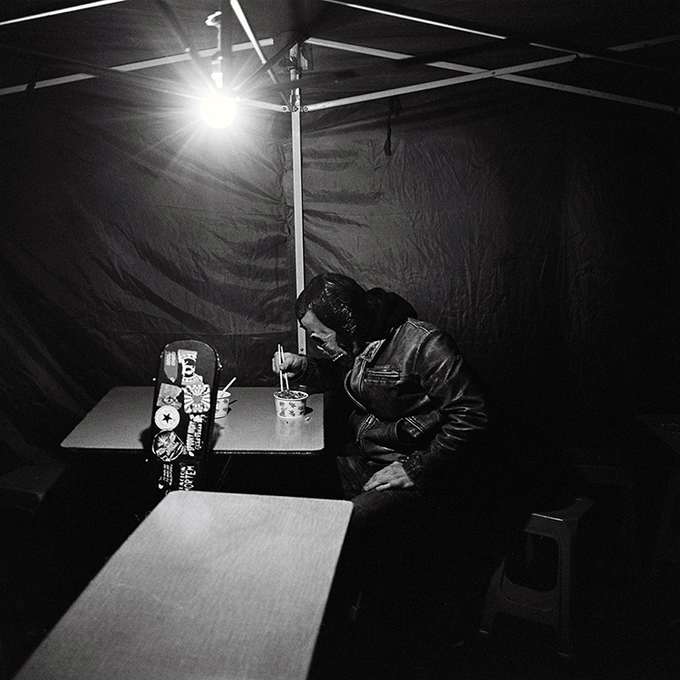 Dead Elvis eating after a performance in Wuhan.jpg