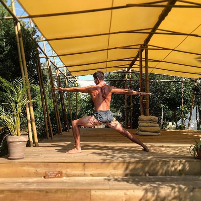 Warrior 🧘🏻&zwj;♂️🙏🏼 #warrior2 #yoga #starsurfcamps #dailypractice #mindbodysoul #LouisMadeMe